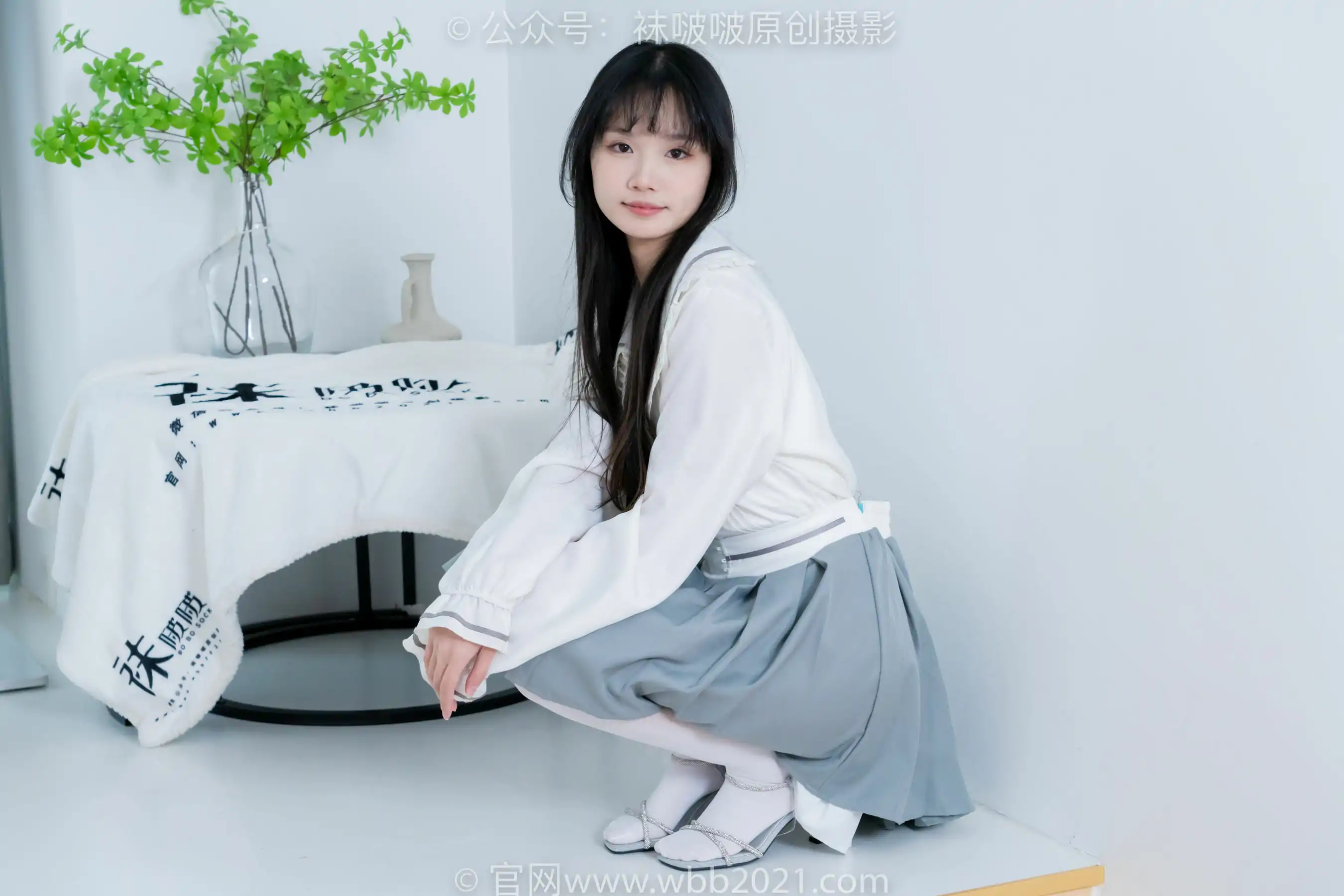 高跟凉鞋 甜甜圈 厚白丝 No.468 丝袜和裸足踩蓝莓剧情 裸足 BoBoSocks袜啵啵 P.2