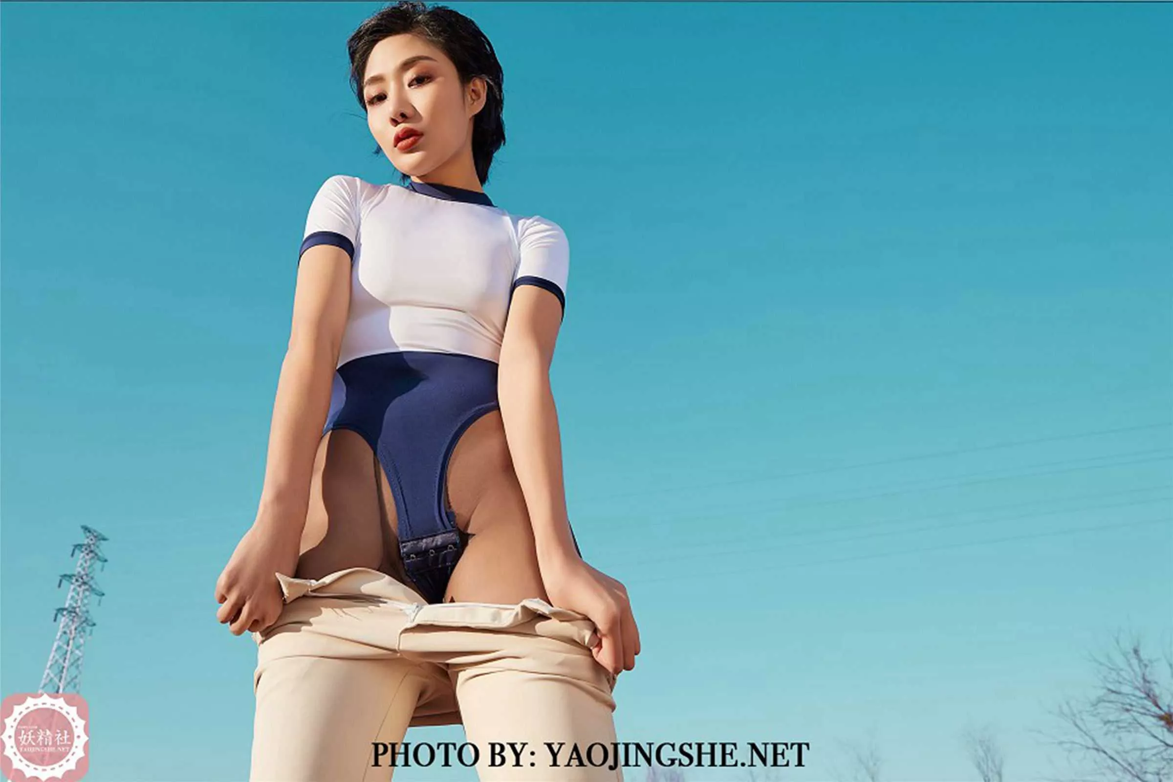 蜜丝 丝袜写真 妖精社 可可《裤子里的美丝》 P.1