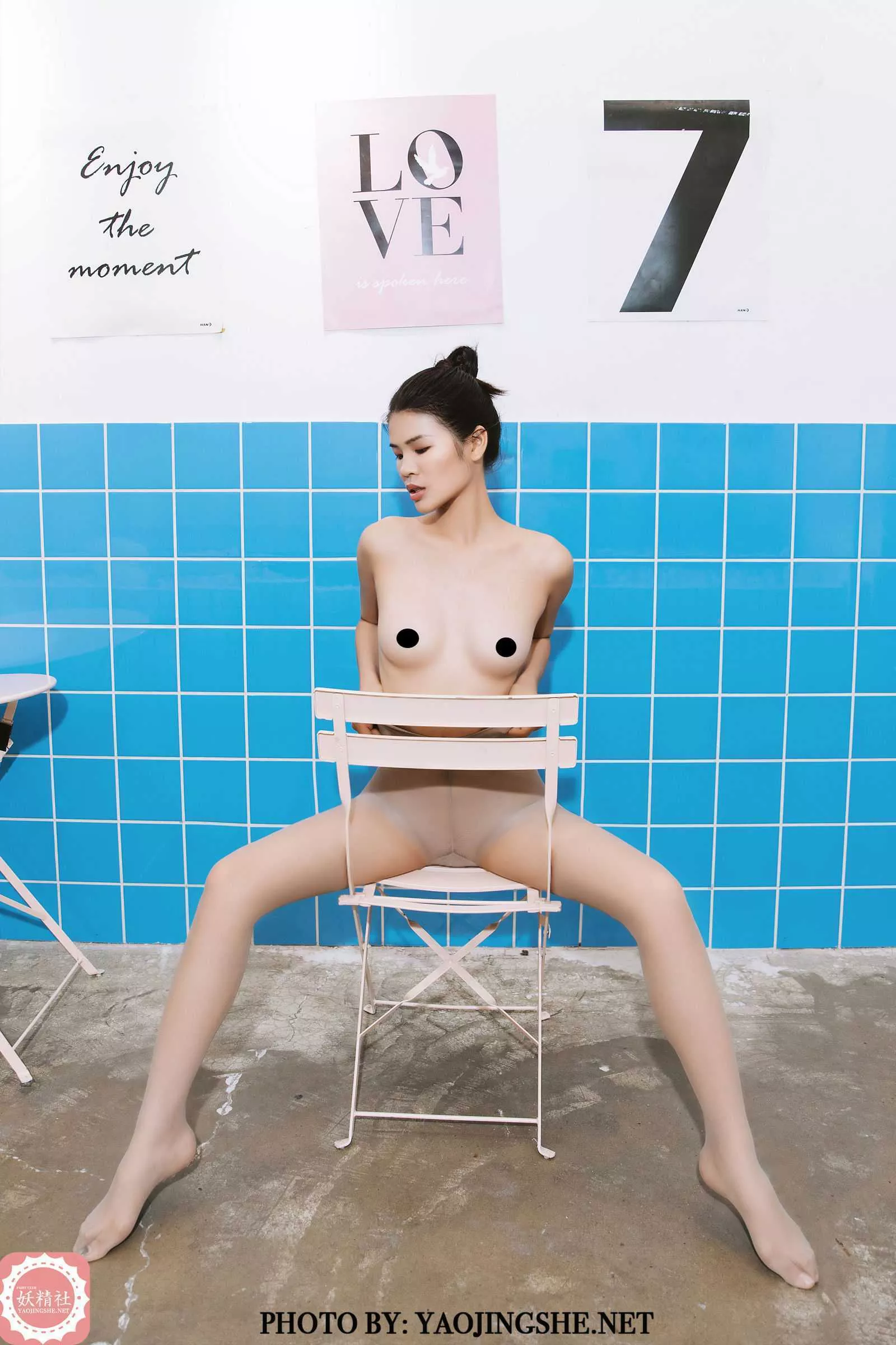妖精社 丝袜写真 珍珍《彩球浴室》 蜜丝 P.11