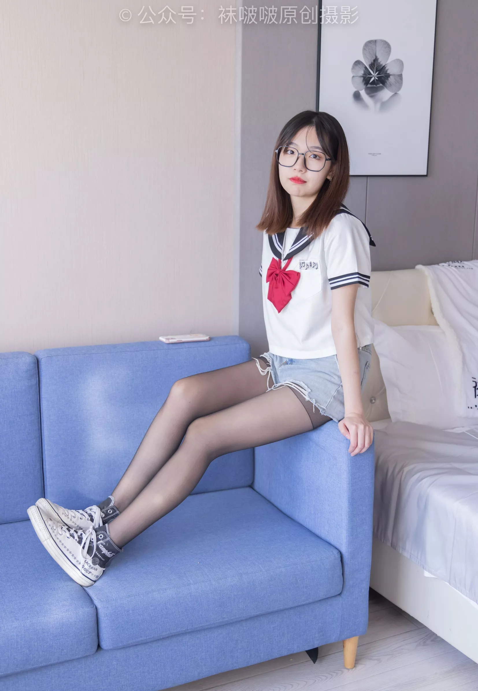 No.215 BoBoSocks袜啵啵 小甜豆 三双帆布鞋板鞋、厚白丝、黑丝【144P】 P.2