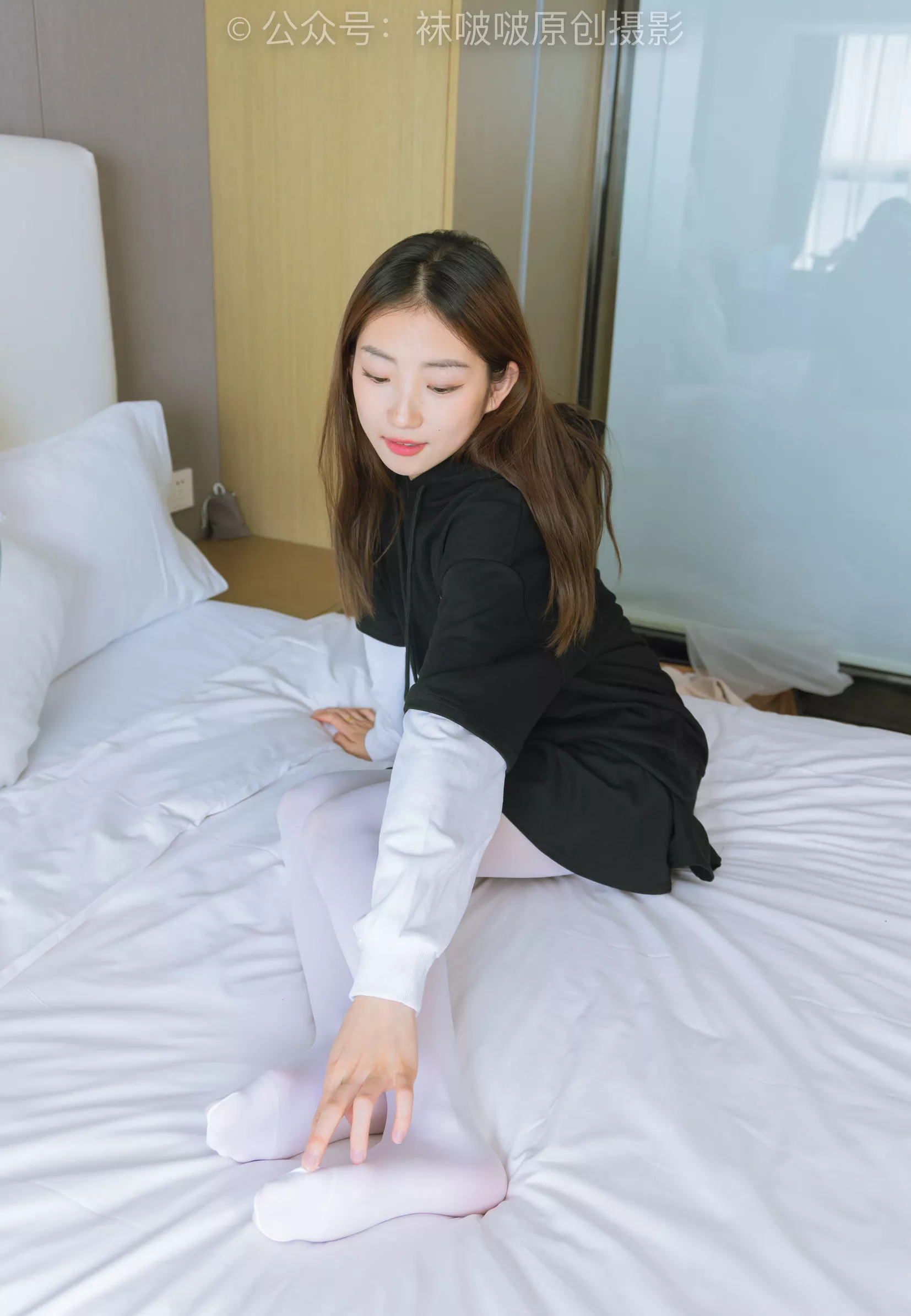 小沫 黑色运动鞋、厚白丝【142P】 BoBoSocks袜啵啵 No.214 P.24