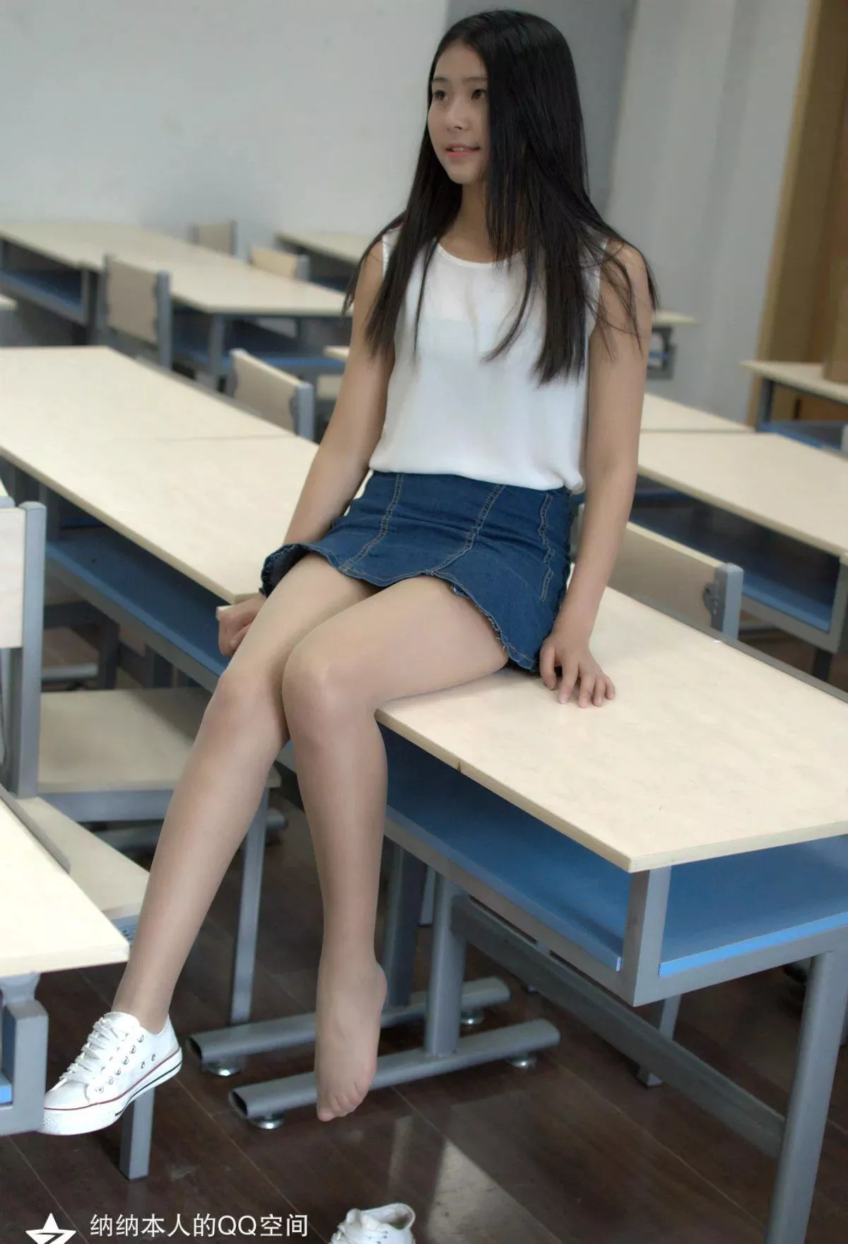 张允儿 No.43 【纳丝摄影】 丝袜美腿写真 P.1