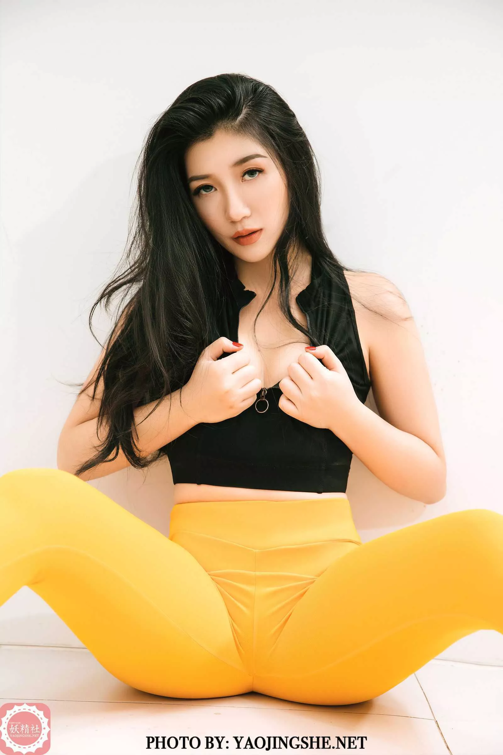 妖精社 丝袜写真 秋韵《健身蜜桃》 蜜丝 P.6