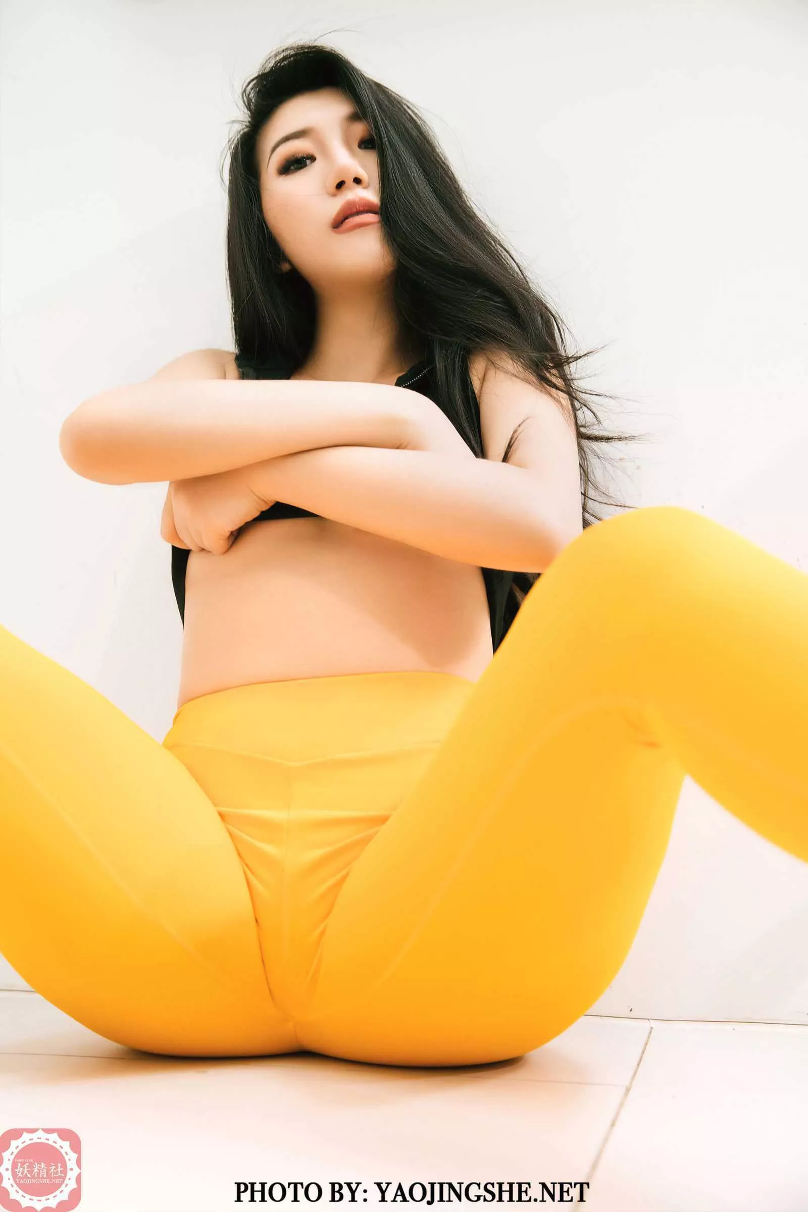 妖精社 丝袜写真 秋韵《健身蜜桃》 蜜丝 P.6