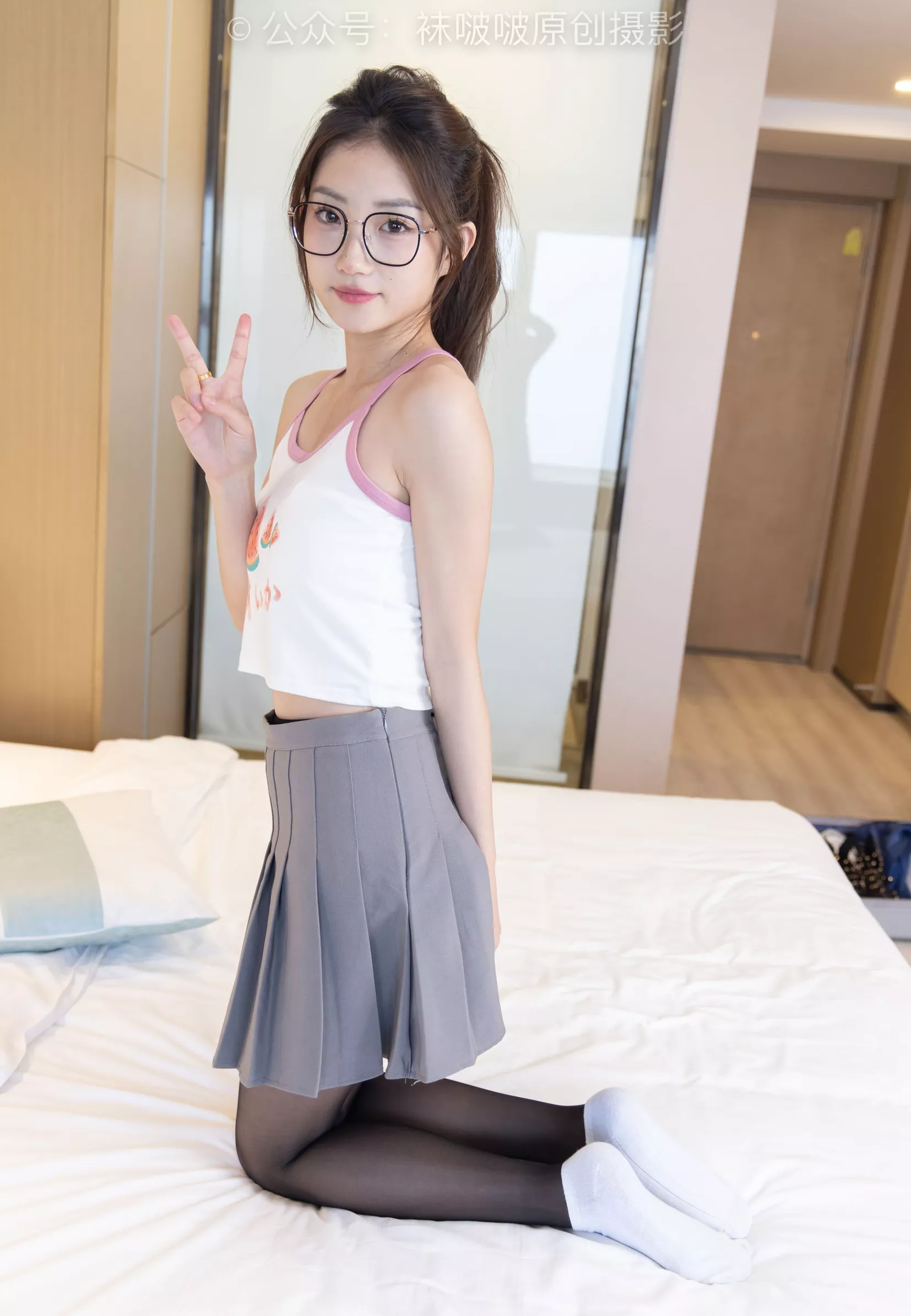 BoBoSocks袜啵啵 红色匡威板鞋、短筒白棉袜、黑丝【146P】 No.208 小沫 P.3