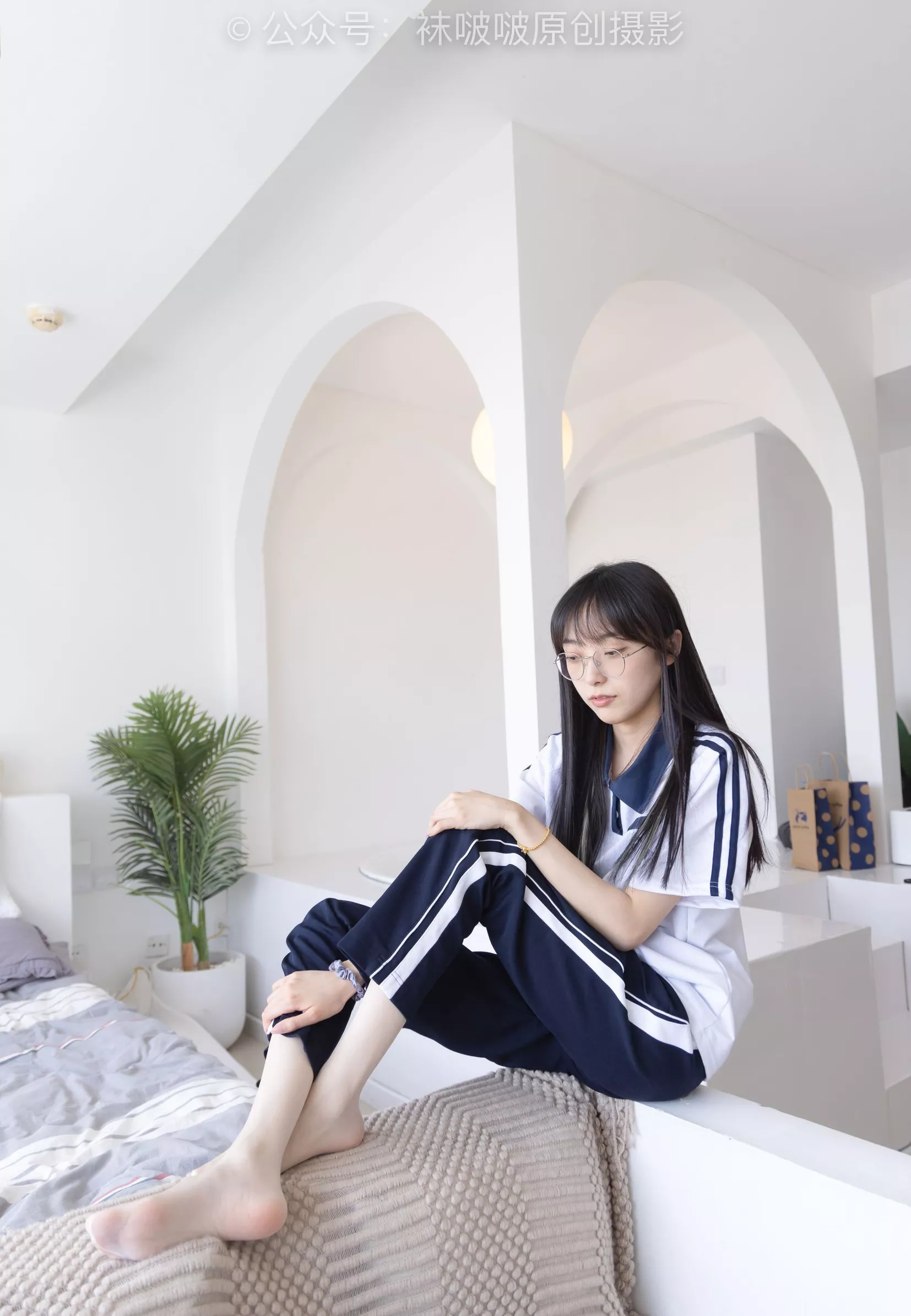 BoBoSocks袜啵啵 稚予 No.207 aj板鞋、白棉袜、油亮白丝、校服裤里丝【140P】 P.1