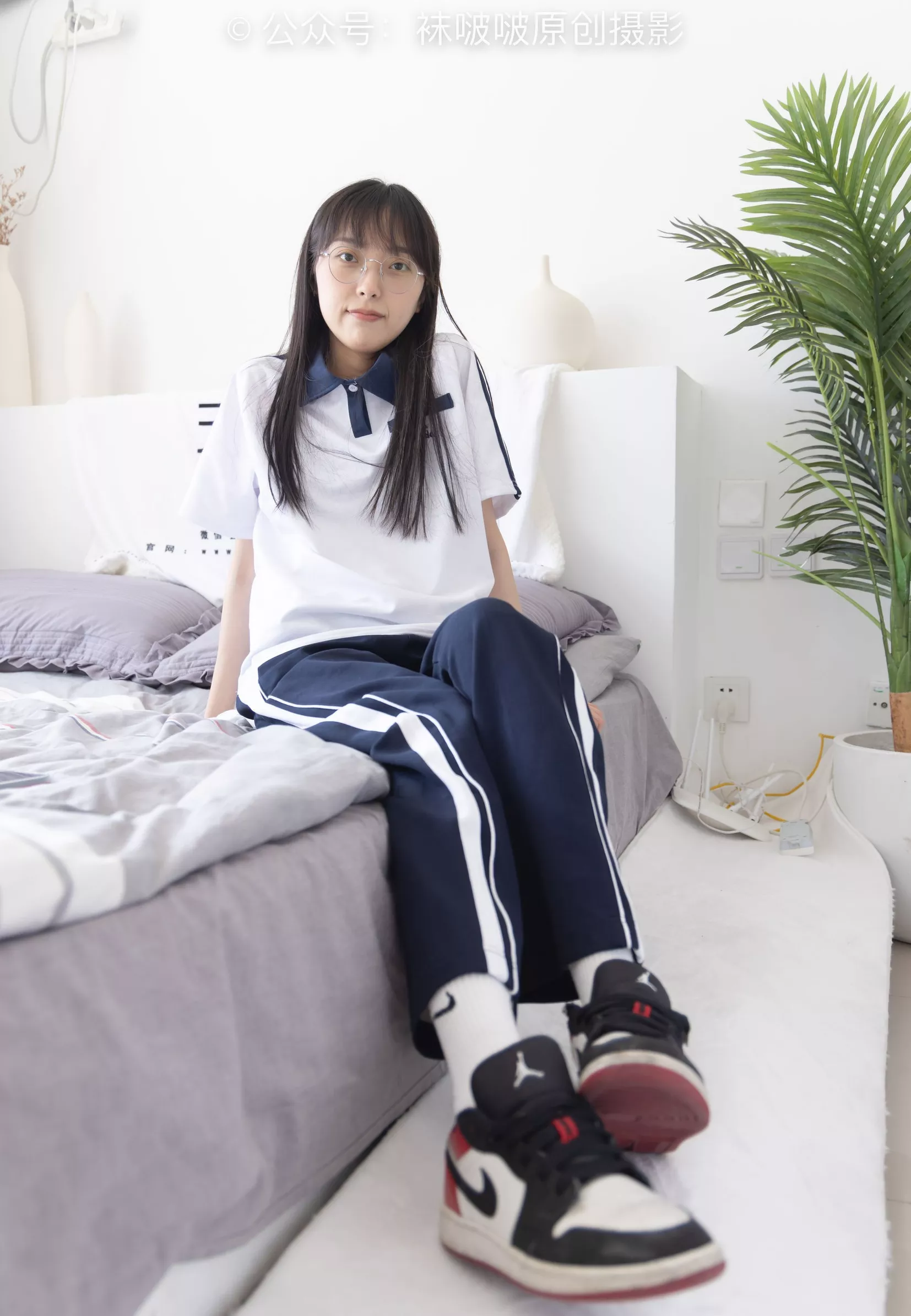 No.207 BoBoSocks袜啵啵 稚予 aj板鞋、白棉袜、油亮白丝、校服裤里丝【140P】 P.8