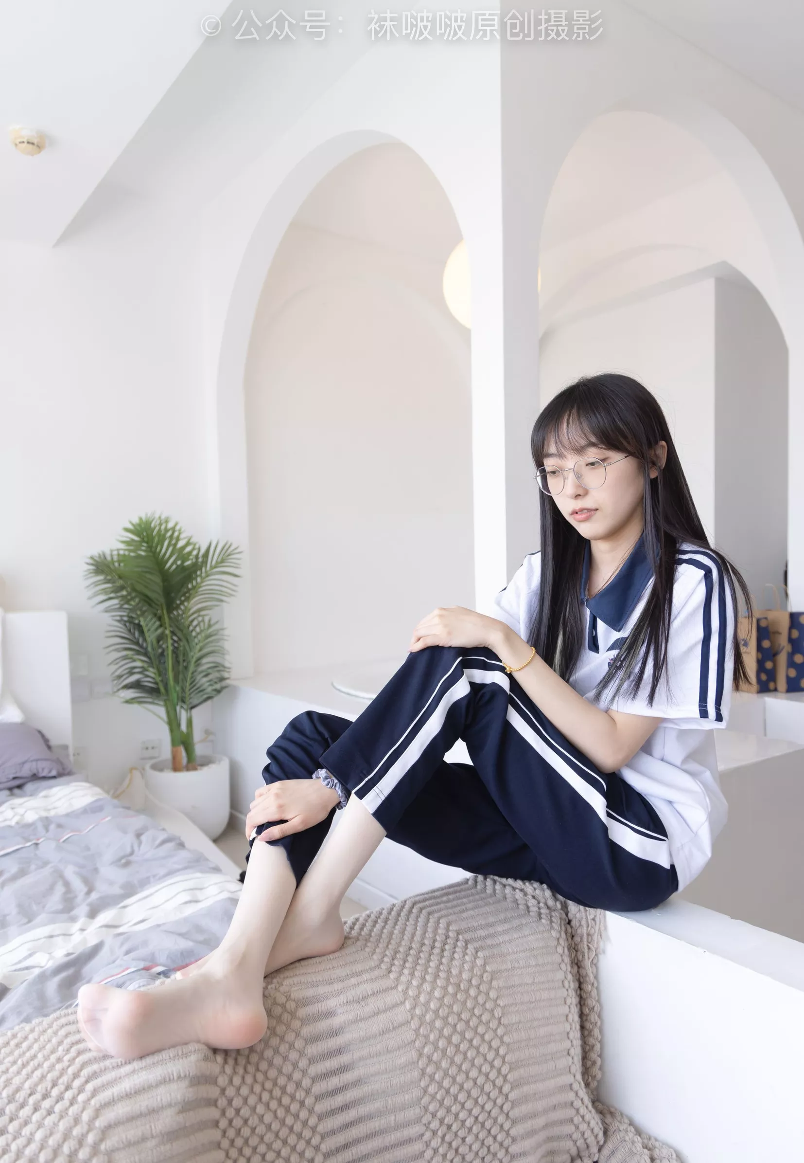 BoBoSocks袜啵啵 稚予 No.207 aj板鞋、白棉袜、油亮白丝、校服裤里丝【140P】 P.1