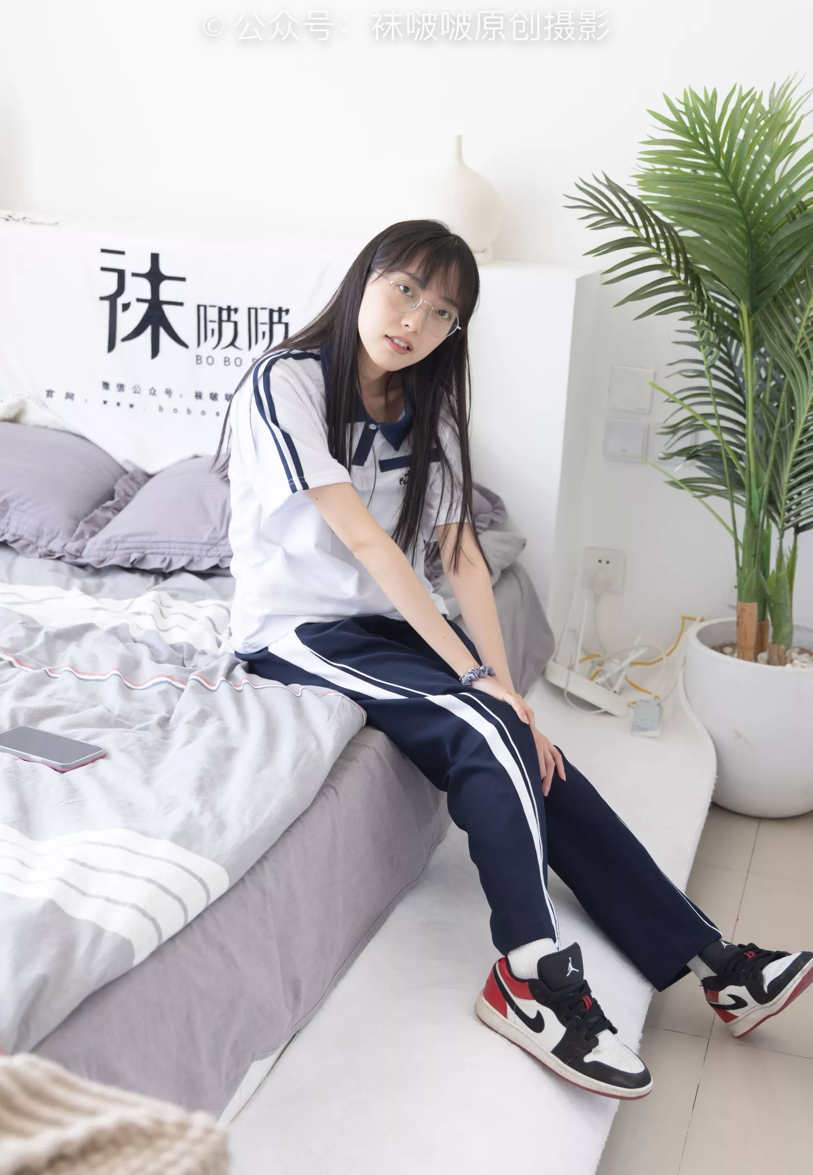 aj板鞋、白棉袜、油亮白丝、校服裤里丝【140P】 BoBoSocks袜啵啵 No.207 稚予 P.21