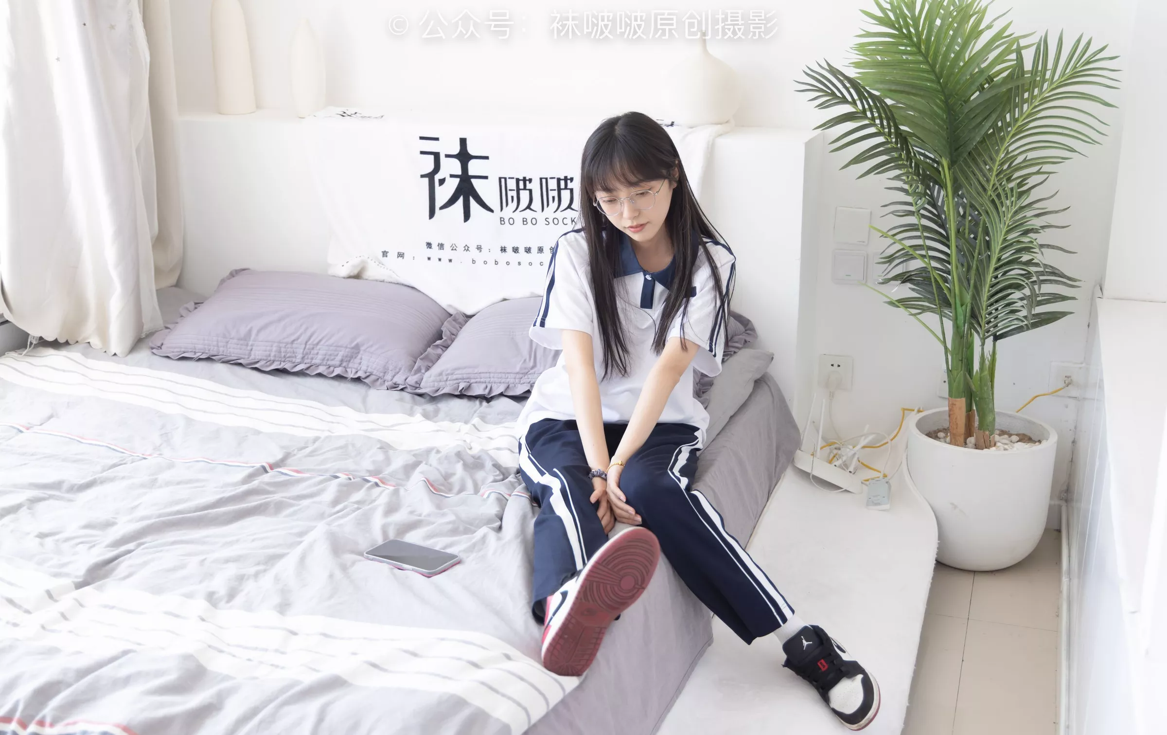 aj板鞋、白棉袜、油亮白丝、校服裤里丝【140P】 BoBoSocks袜啵啵 稚予 No.207 P.26