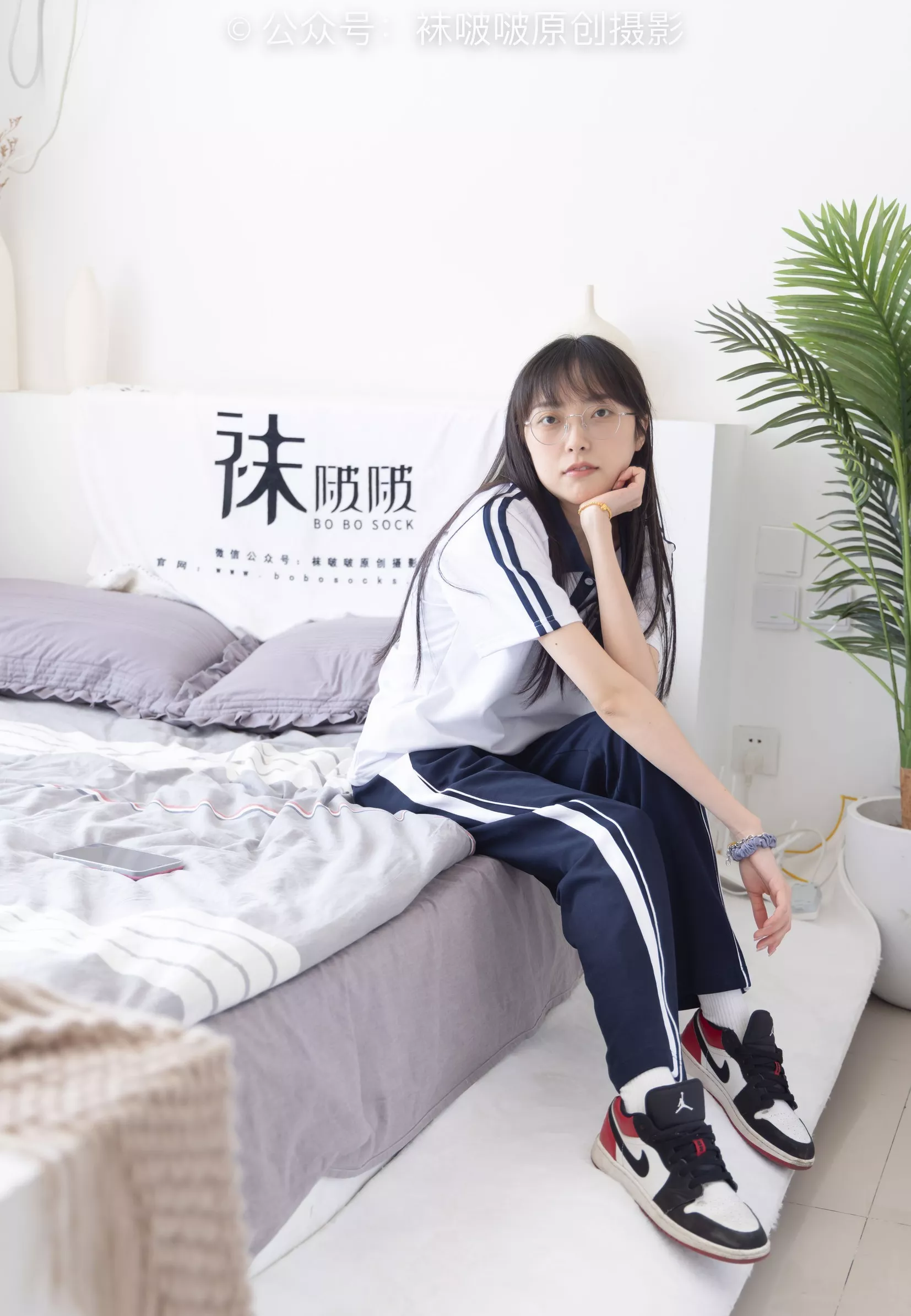 aj板鞋、白棉袜、油亮白丝、校服裤里丝【140P】 稚予 BoBoSocks袜啵啵 No.207 P.24