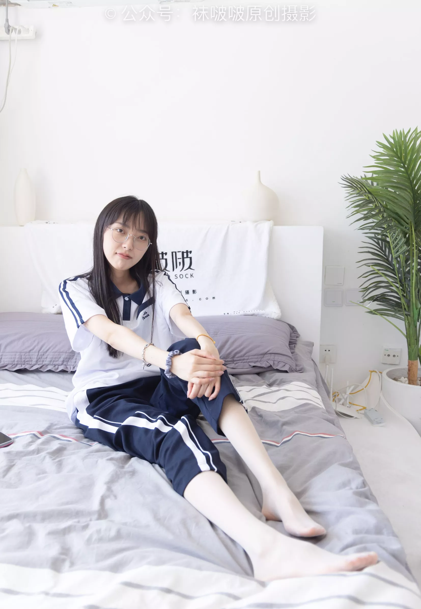 aj板鞋、白棉袜、油亮白丝、校服裤里丝【140P】 稚予 BoBoSocks袜啵啵 No.207 P.24