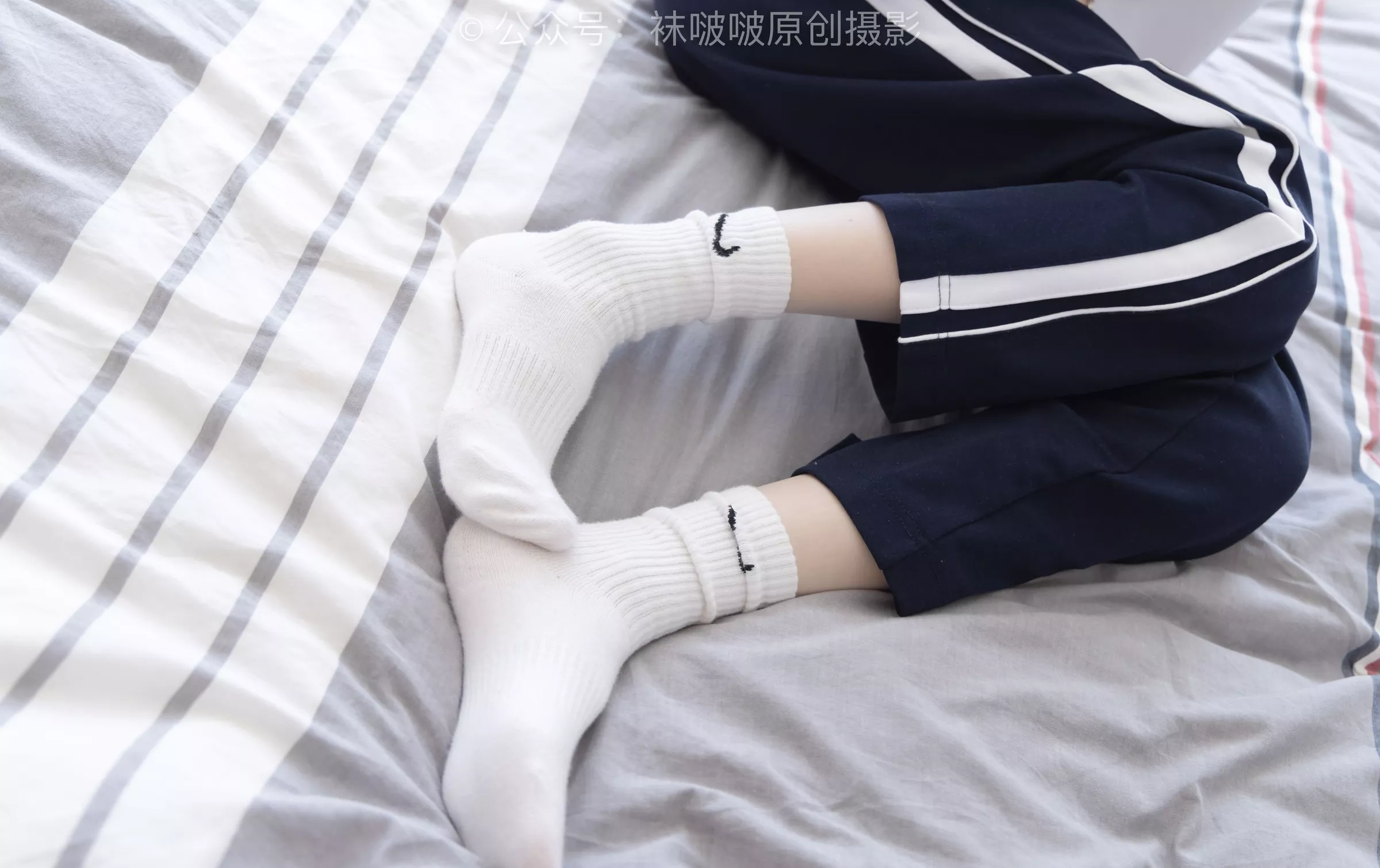 No.207 BoBoSocks袜啵啵 稚予 aj板鞋、白棉袜、油亮白丝、校服裤里丝【140P】 P.22
