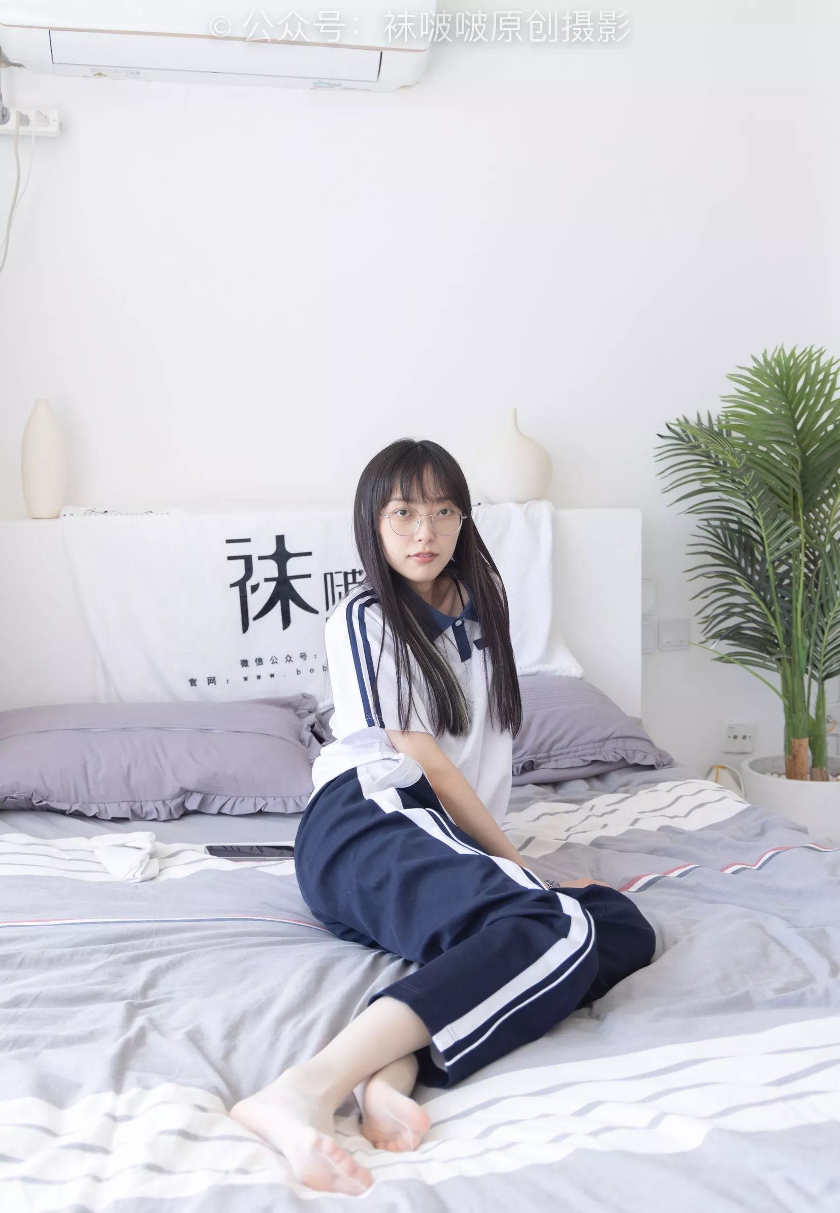BoBoSocks袜啵啵 稚予 No.207 aj板鞋、白棉袜、油亮白丝、校服裤里丝【140P】 P.1