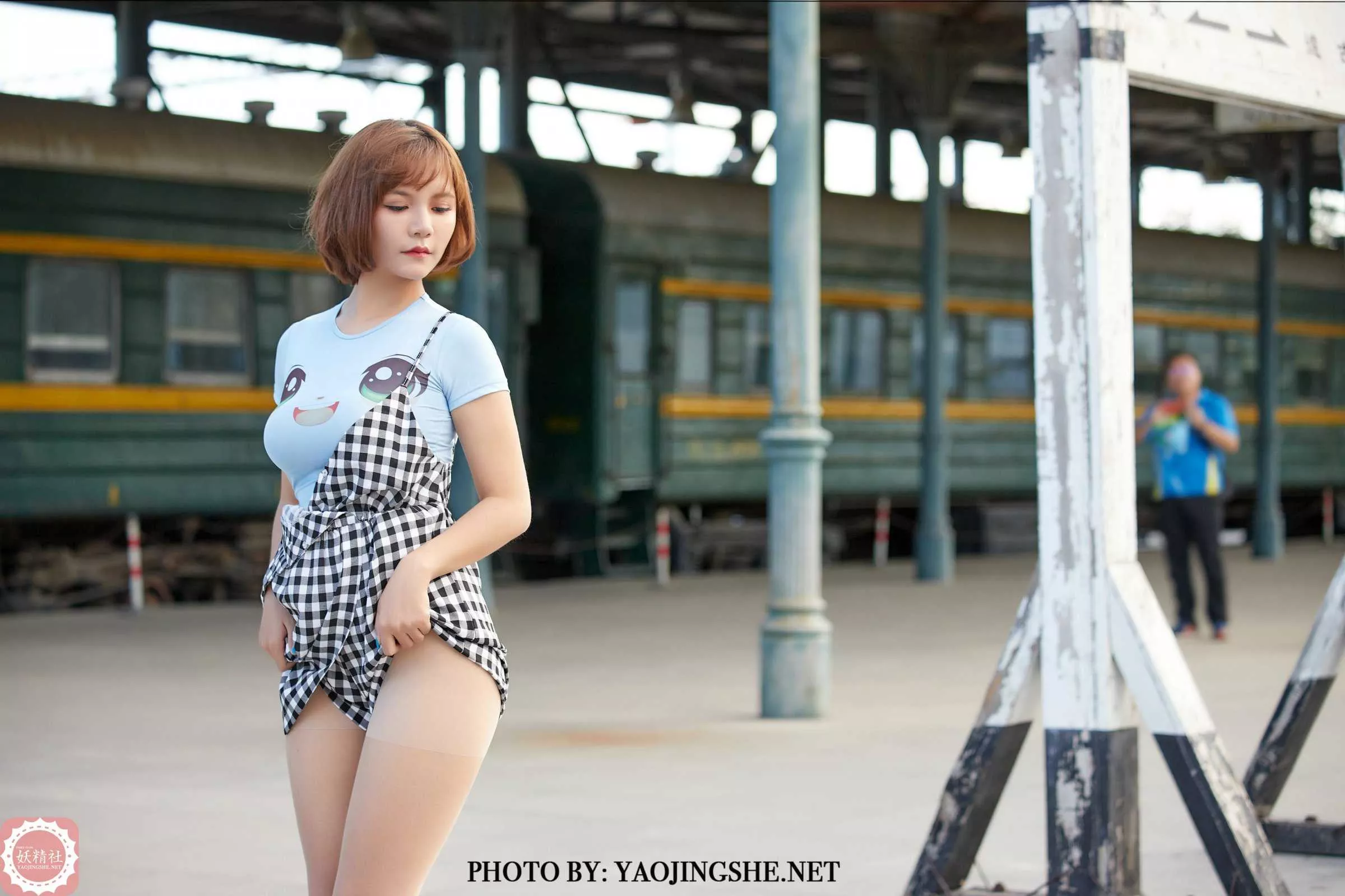 蜜丝 妖精社 唐飞飞《丝之年代》 丝袜写真 P.11