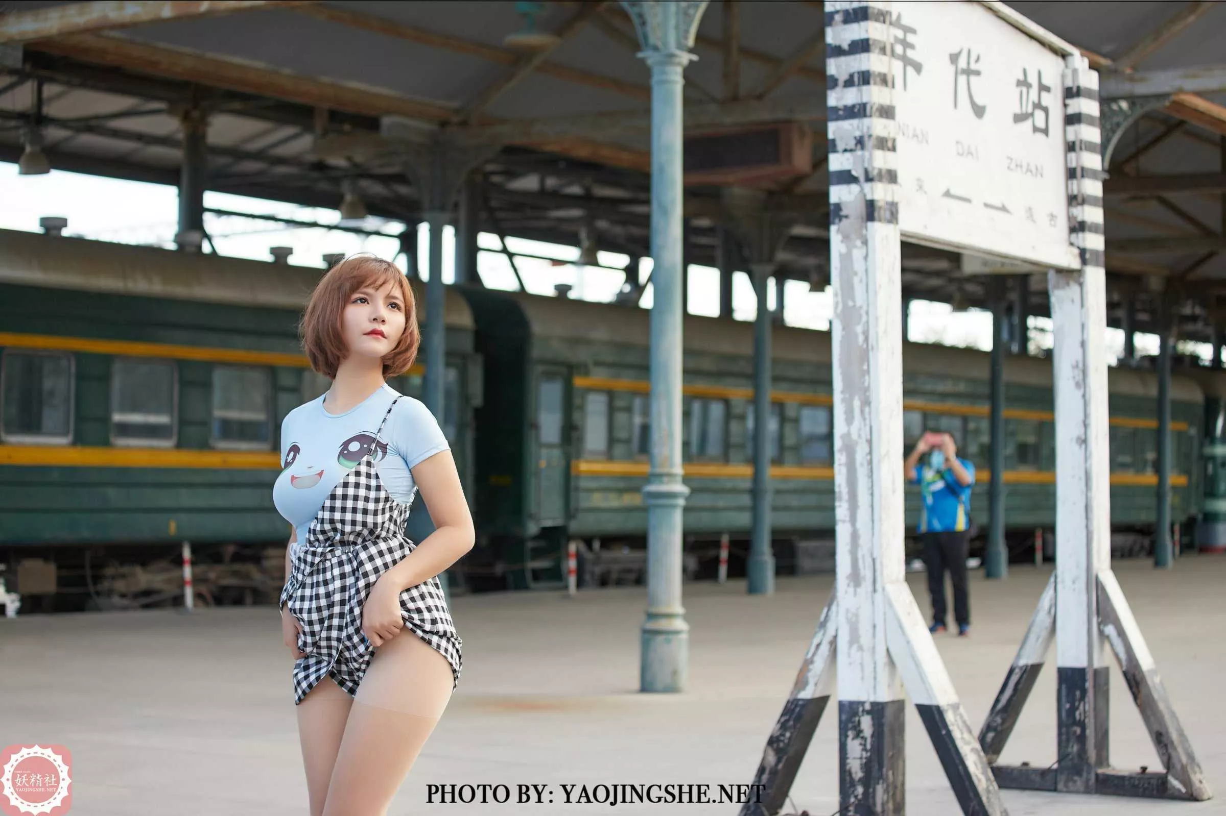 蜜丝 妖精社 唐飞飞《丝之年代》 丝袜写真 P.11