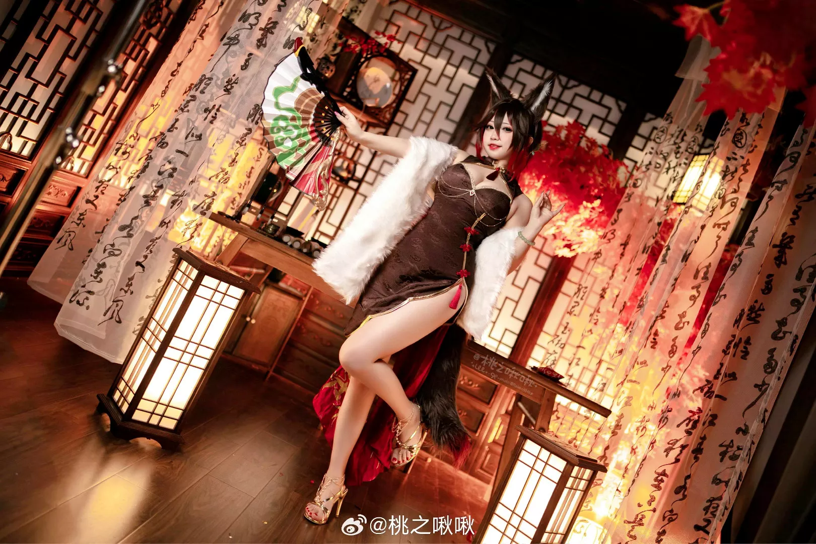 停云 桃之啾啾 崩坏星穹铁道 旗袍装扮的小狐狸 就以奇珍万千，给各位鼓劲啦~ Cosplay