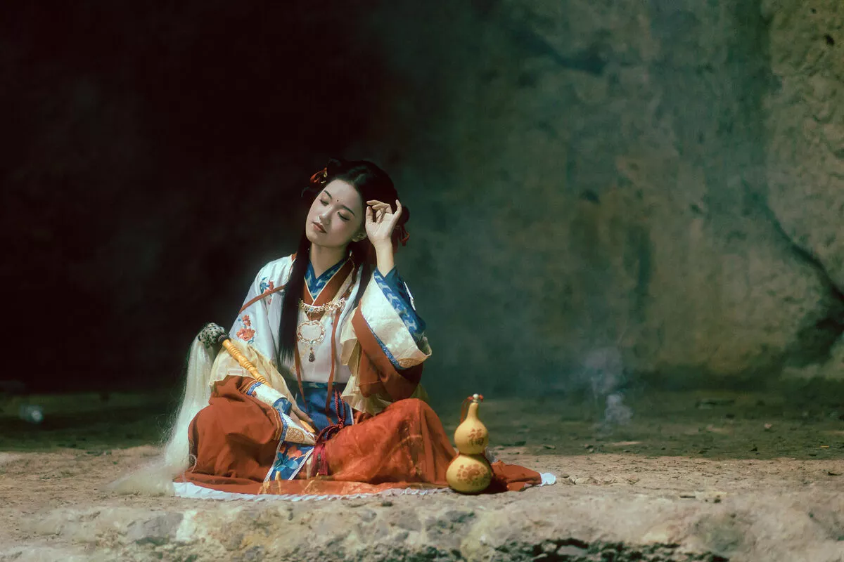 YiTuYu艺图语 Lu Zhao No.8014 P.5