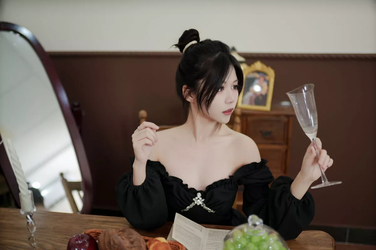 Xuan YiTuYu艺图语 No.8047 P.1