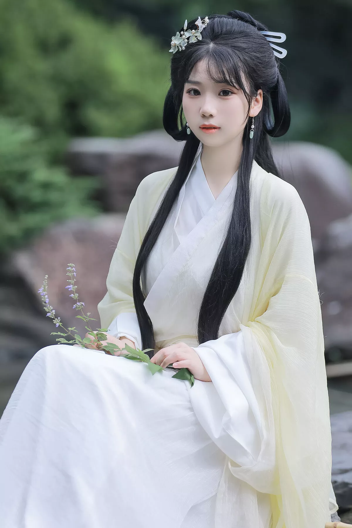 YiTuYu艺图语 No.8062 周周Ay P.4