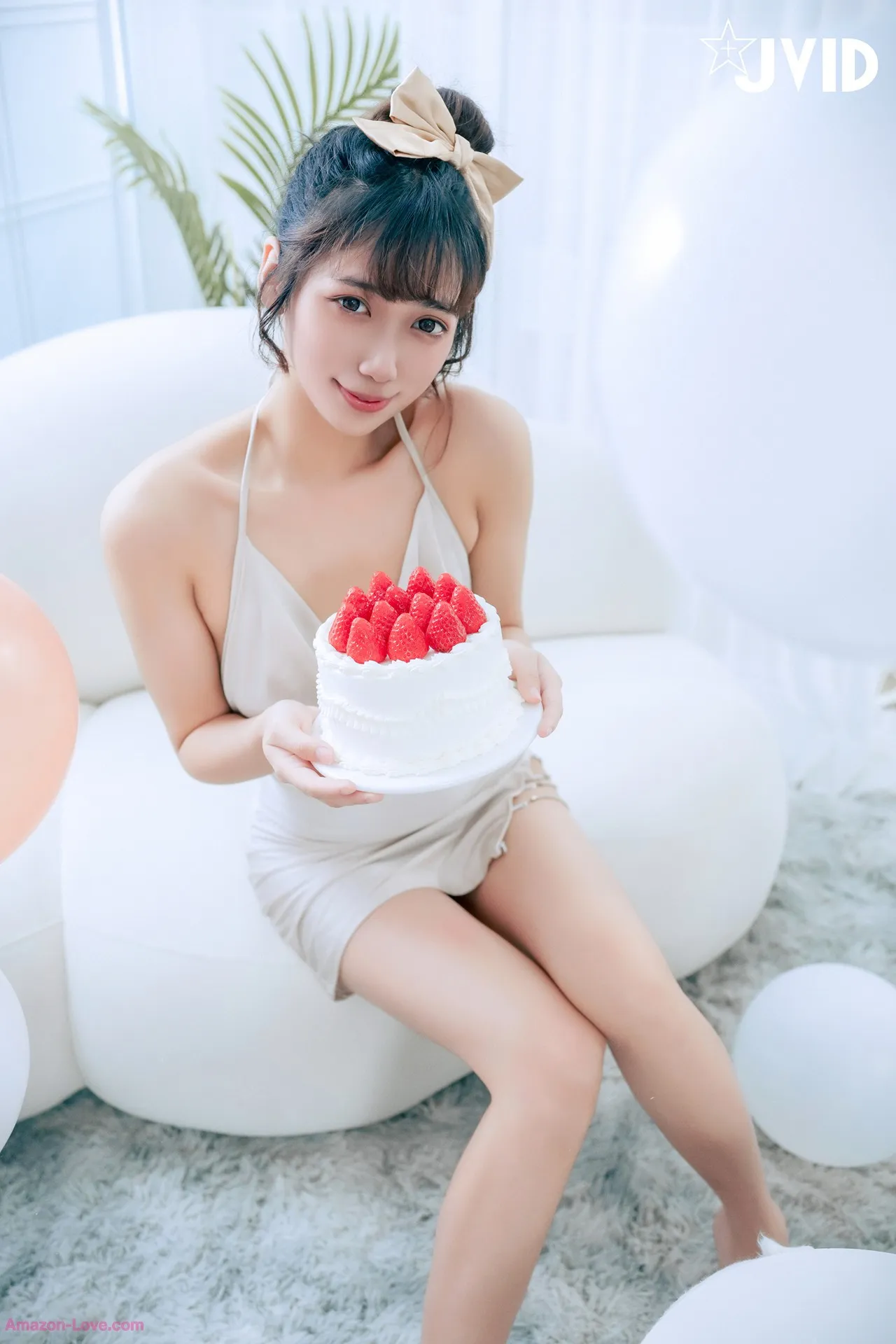 井野奈肉包 色欲融合の闺蜜庆生派对 全集修正 JVID P.24