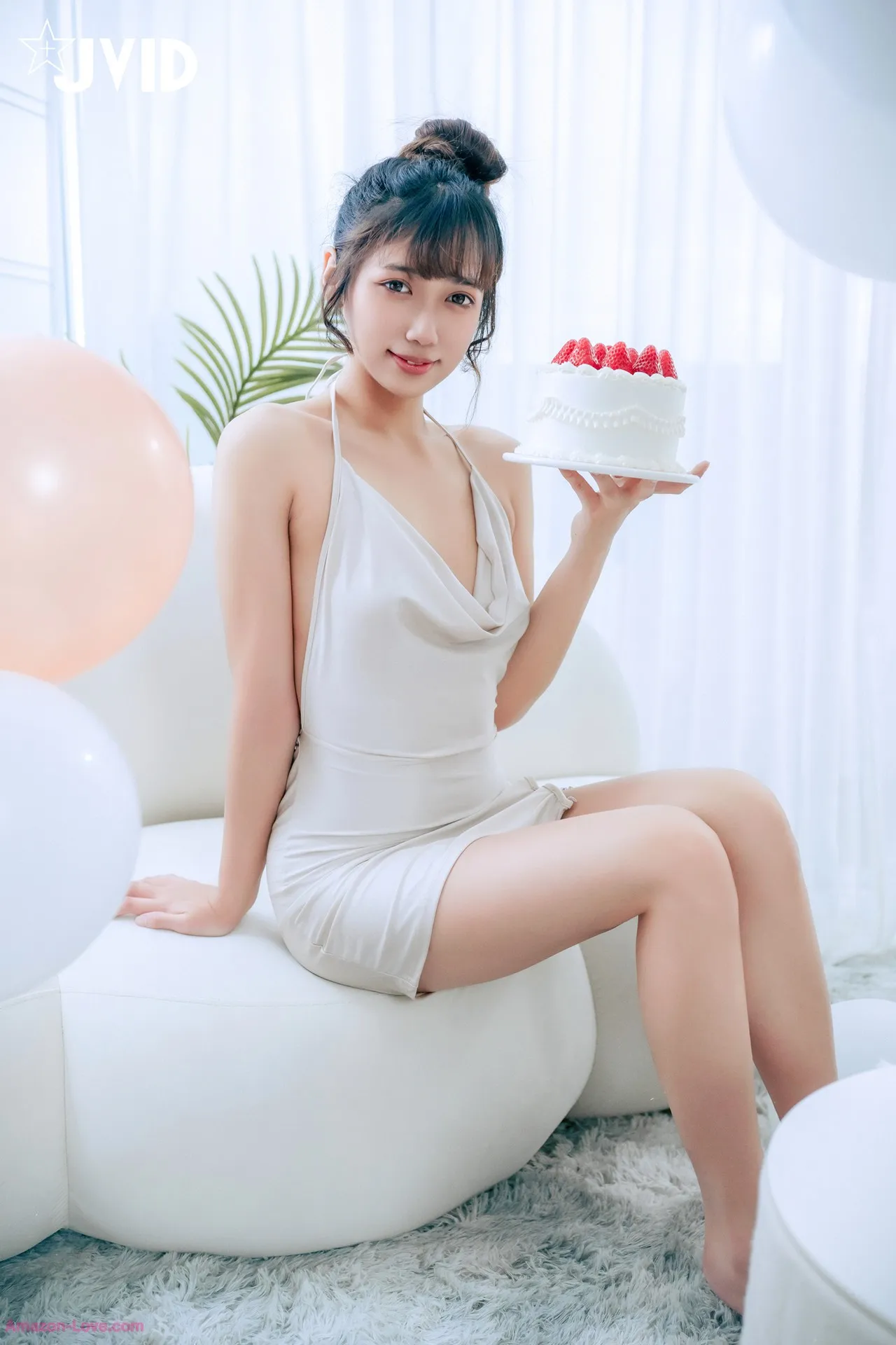 井野奈肉包 色欲融合の闺蜜庆生派对 全集修正 JVID P.24