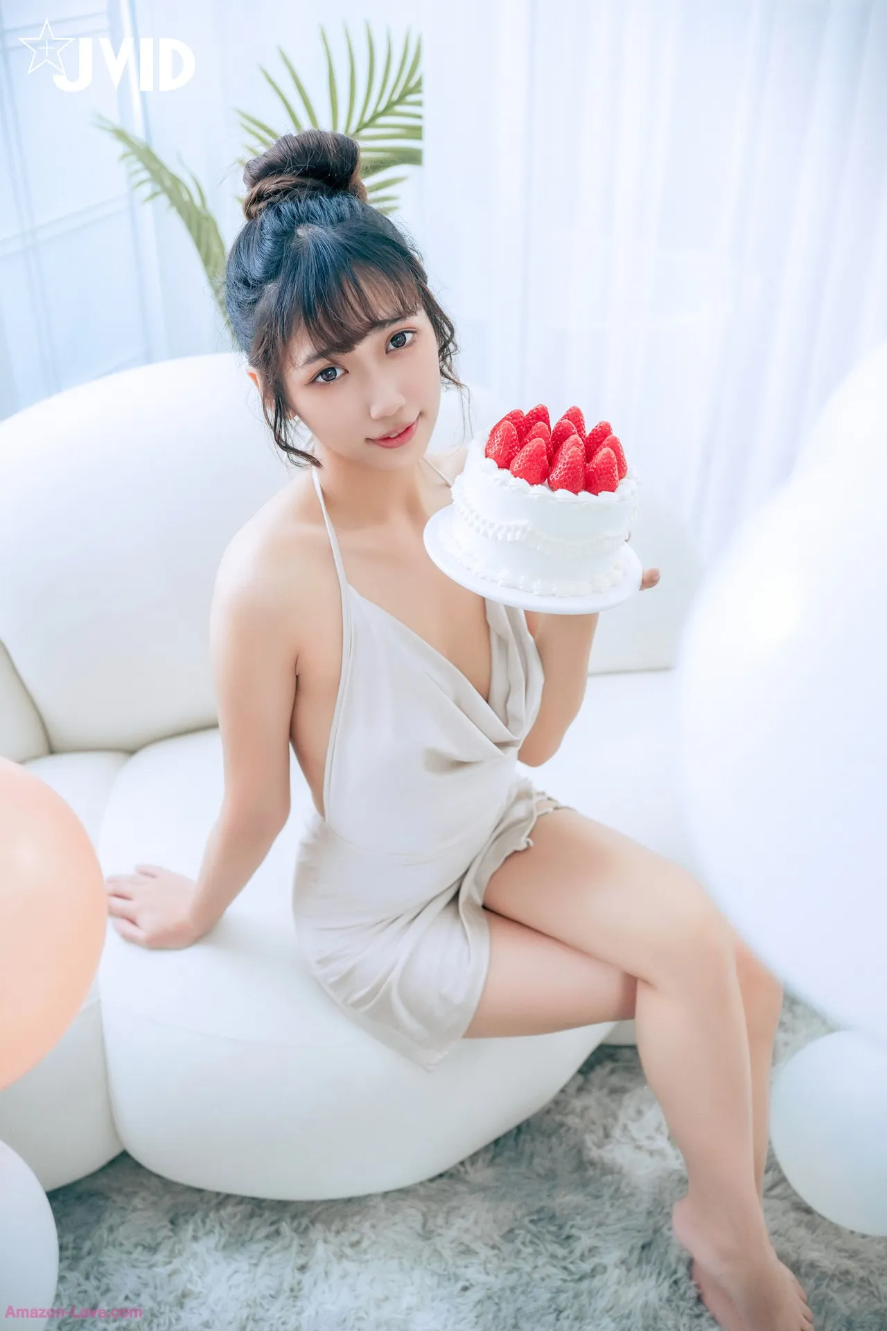 井野奈肉包 色欲融合の闺蜜庆生派对 全集修正 JVID P.24