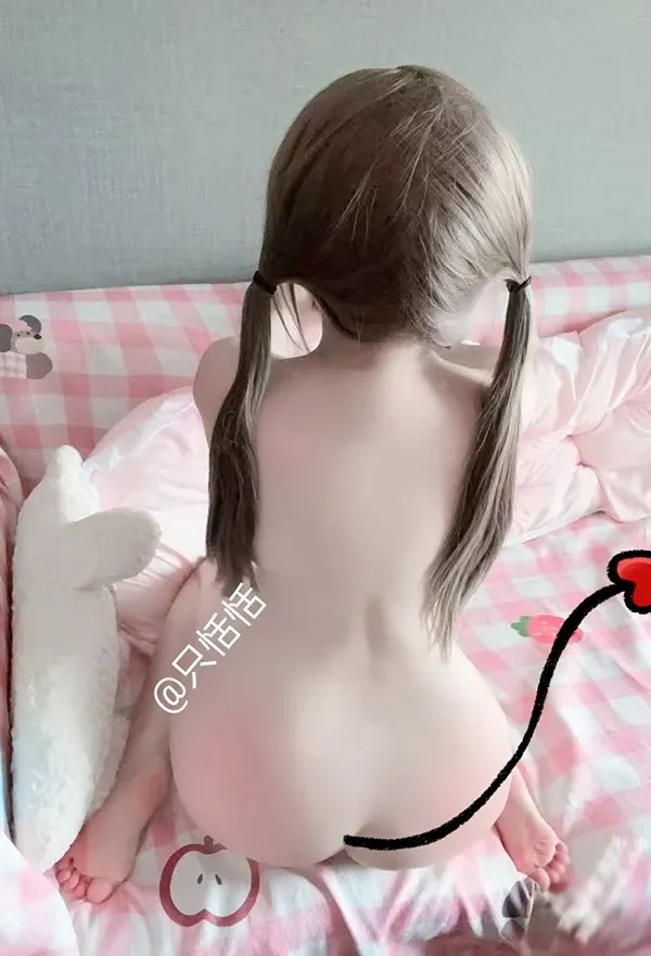 肥美肉肉小师妹+馨馨丰满肉感人体尺度合集 P.7