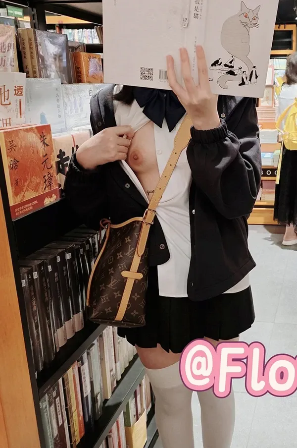 不溪溪noxixi户外跳蛋福利图 全集修正 爱露出美女 P.31
