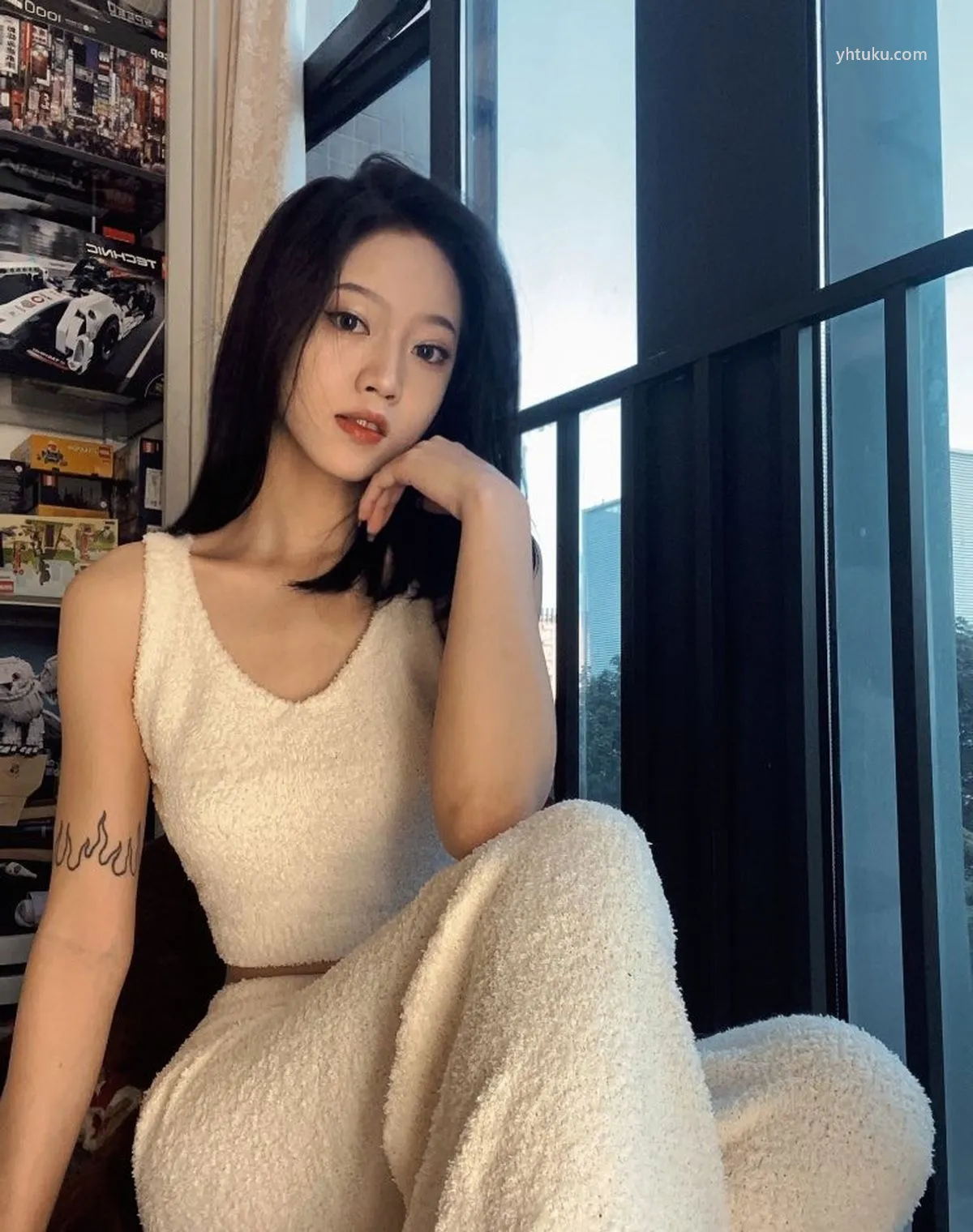 Lun 8V) Mi 尺度诱惑私拍 Queenie Part01 Shen 极品唯美情色网红摄影 Ai And And Ren 艾伦 (62P 神秘人 P.9