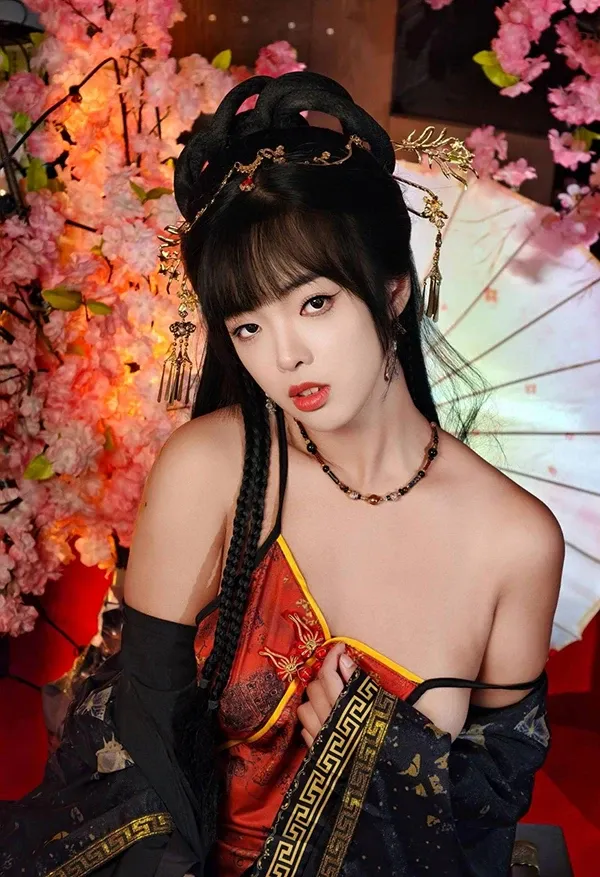 福利姬五十巨乳女b风VIP美鲍大方呈现福利图 P.2