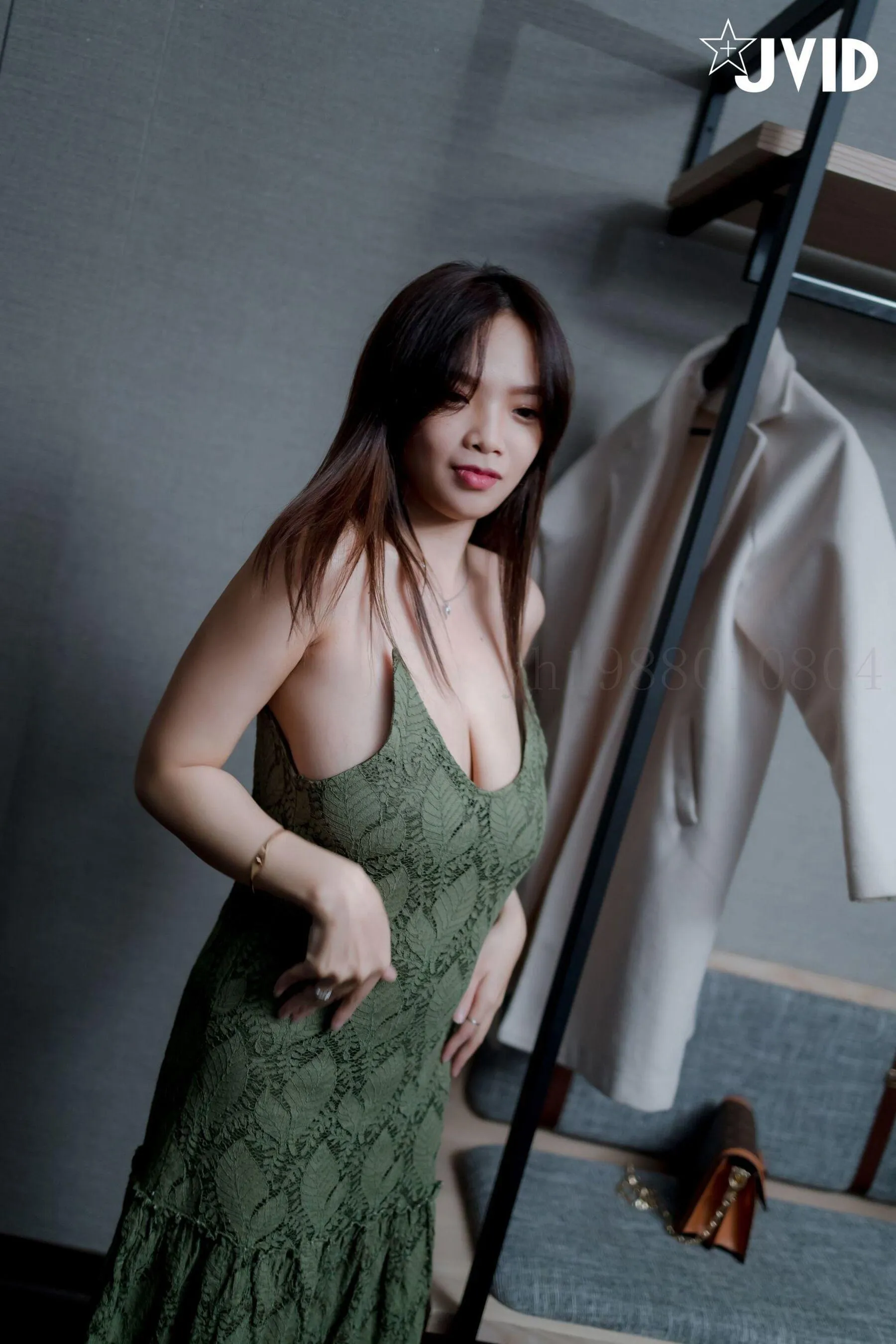 尤物丧志 JVID 与女房东约会换房租 P.6