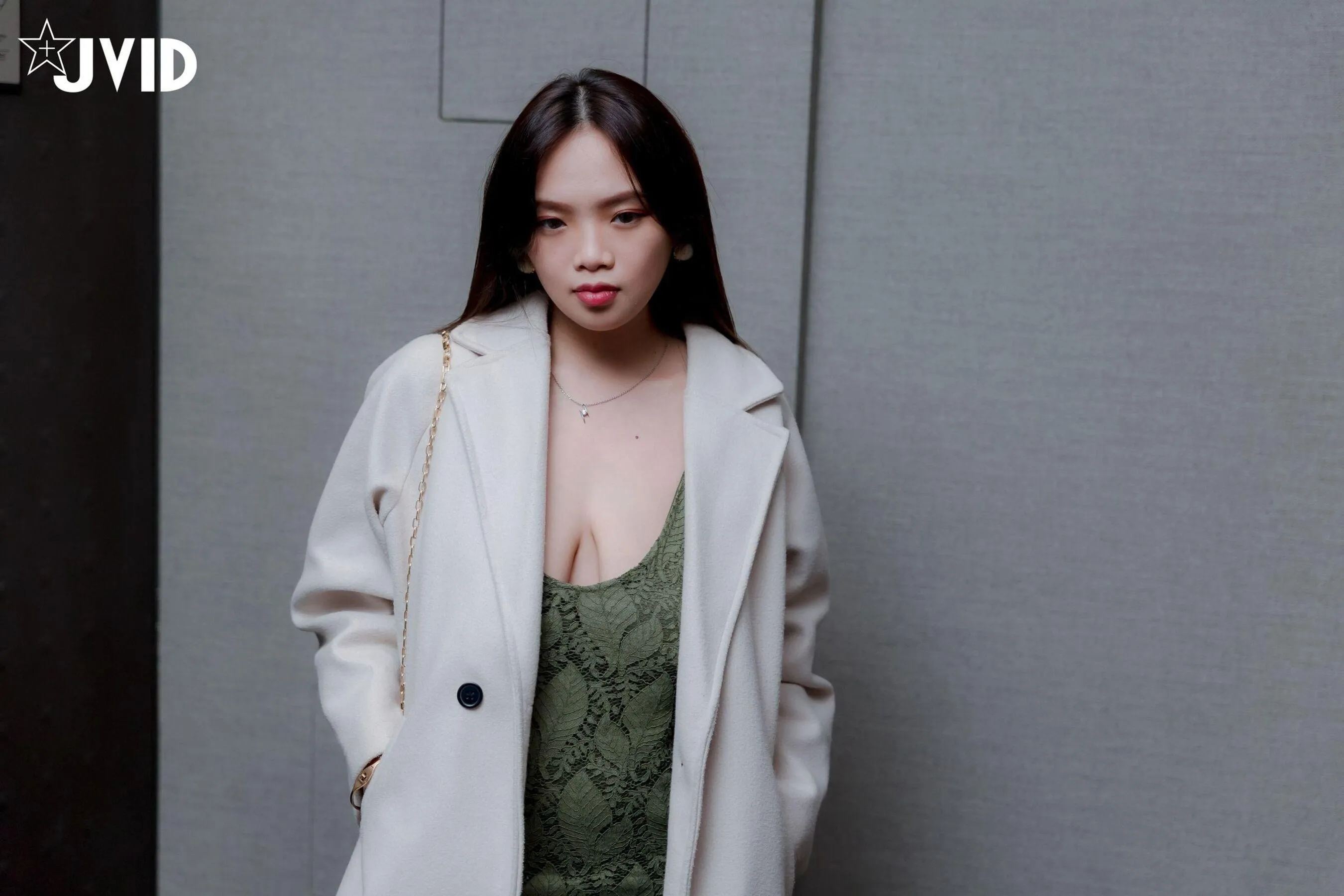 JVID 与女房东约会换房租 尤物丧志 P.4