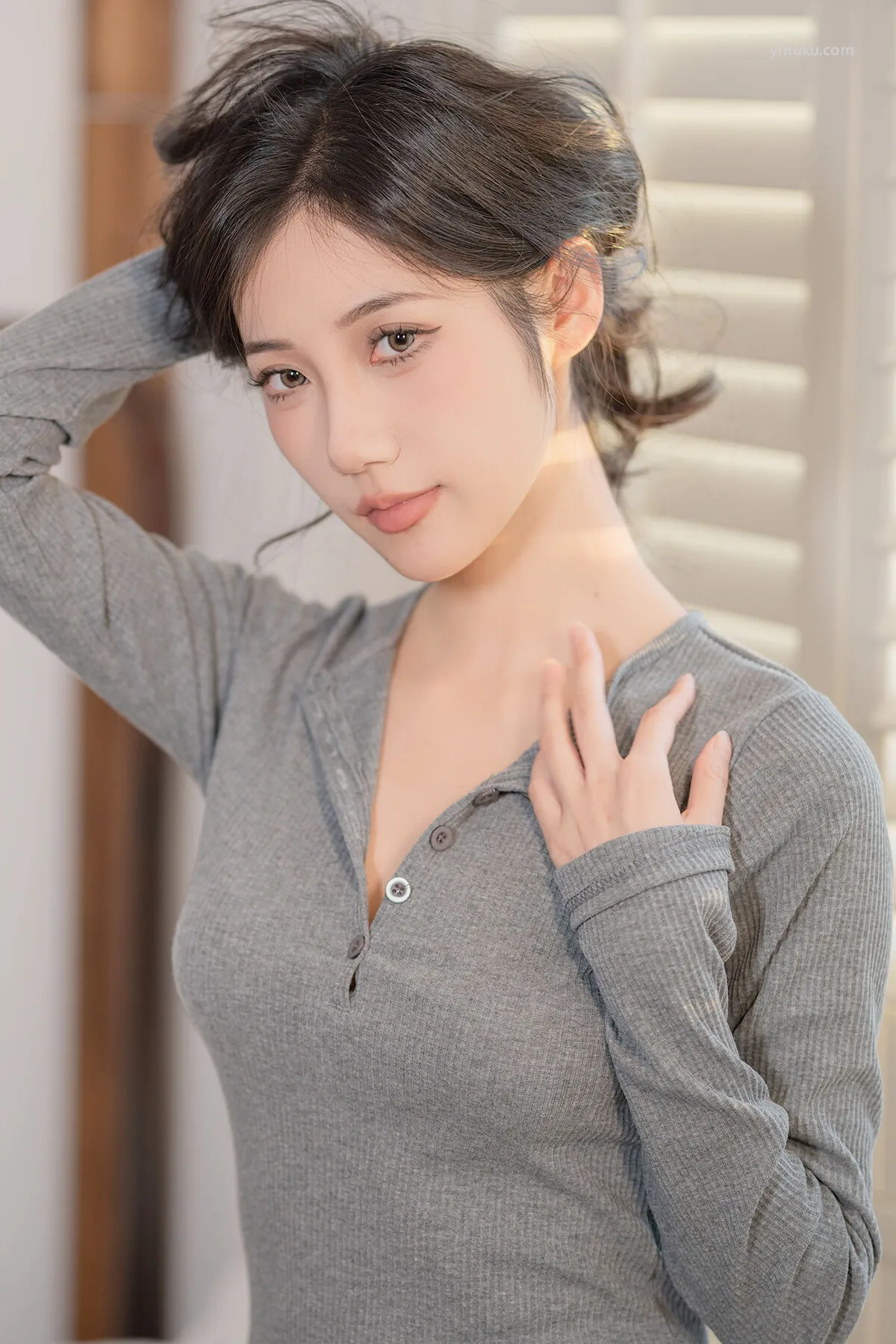 No.8302 YiTuYu艺图语 o1ne万 (25P) P.1