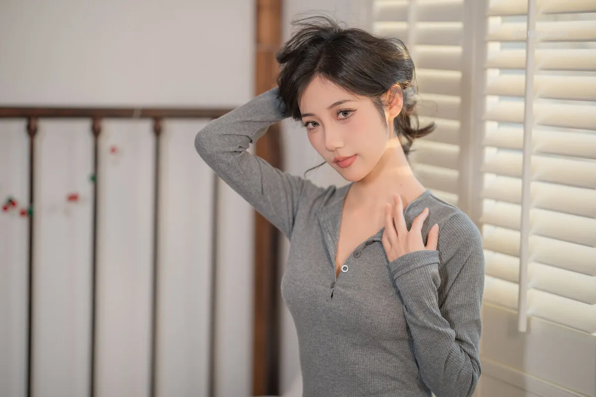 No.8302 YiTuYu艺图语 o1ne万 (25P) P.1