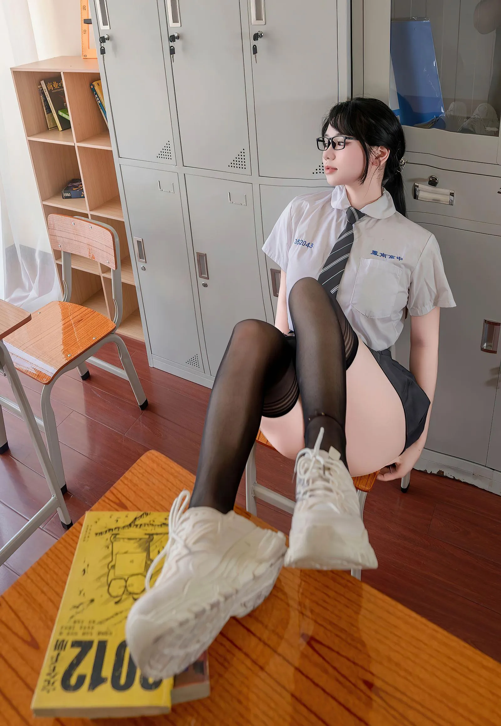 【XIUREN秀人网】 汐汐爱吃草莓 No.10530 2025.7.10 P.4