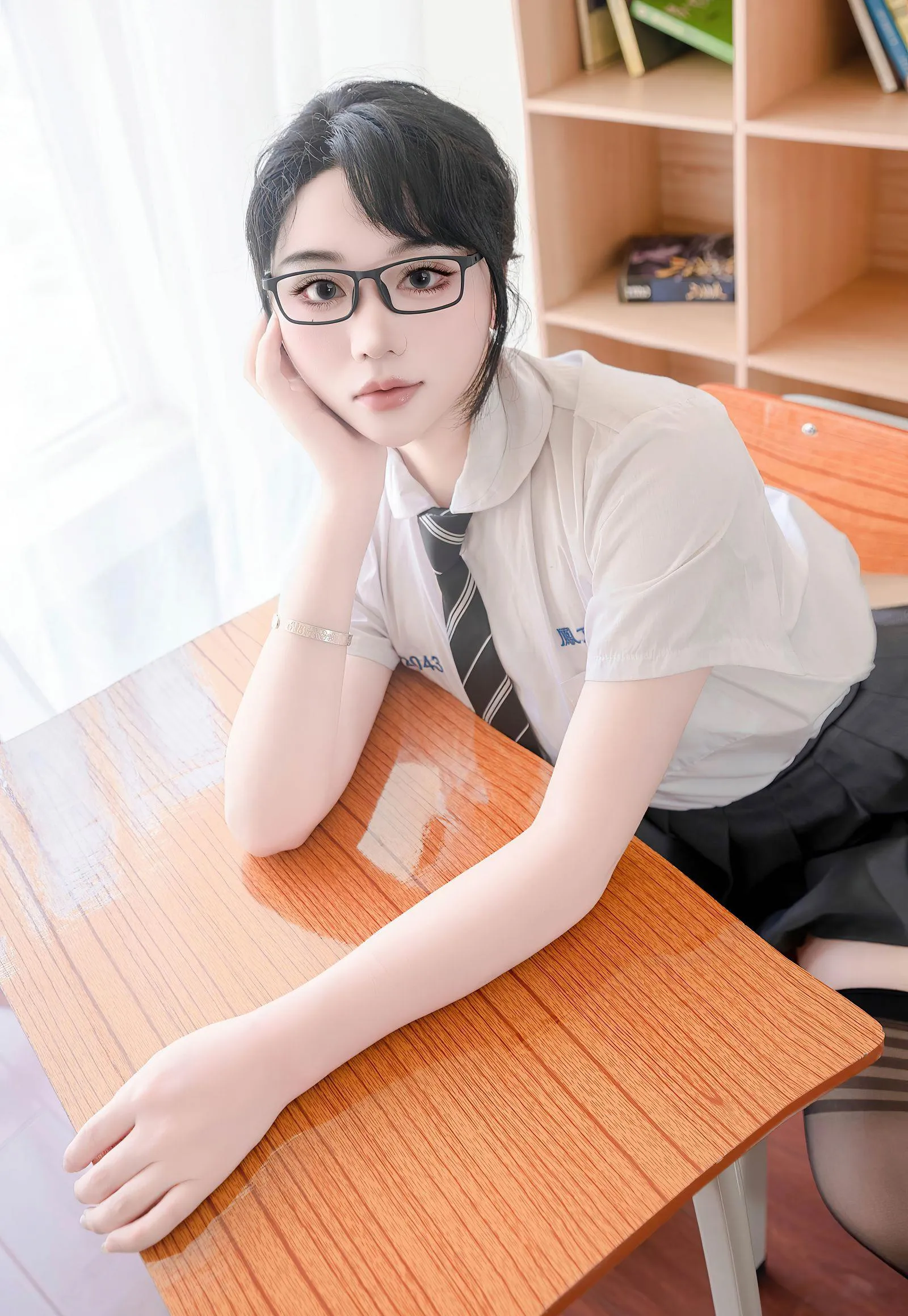 汐汐爱吃草莓 2025.7.10 【XIUREN秀人网】 No.10530 P.1