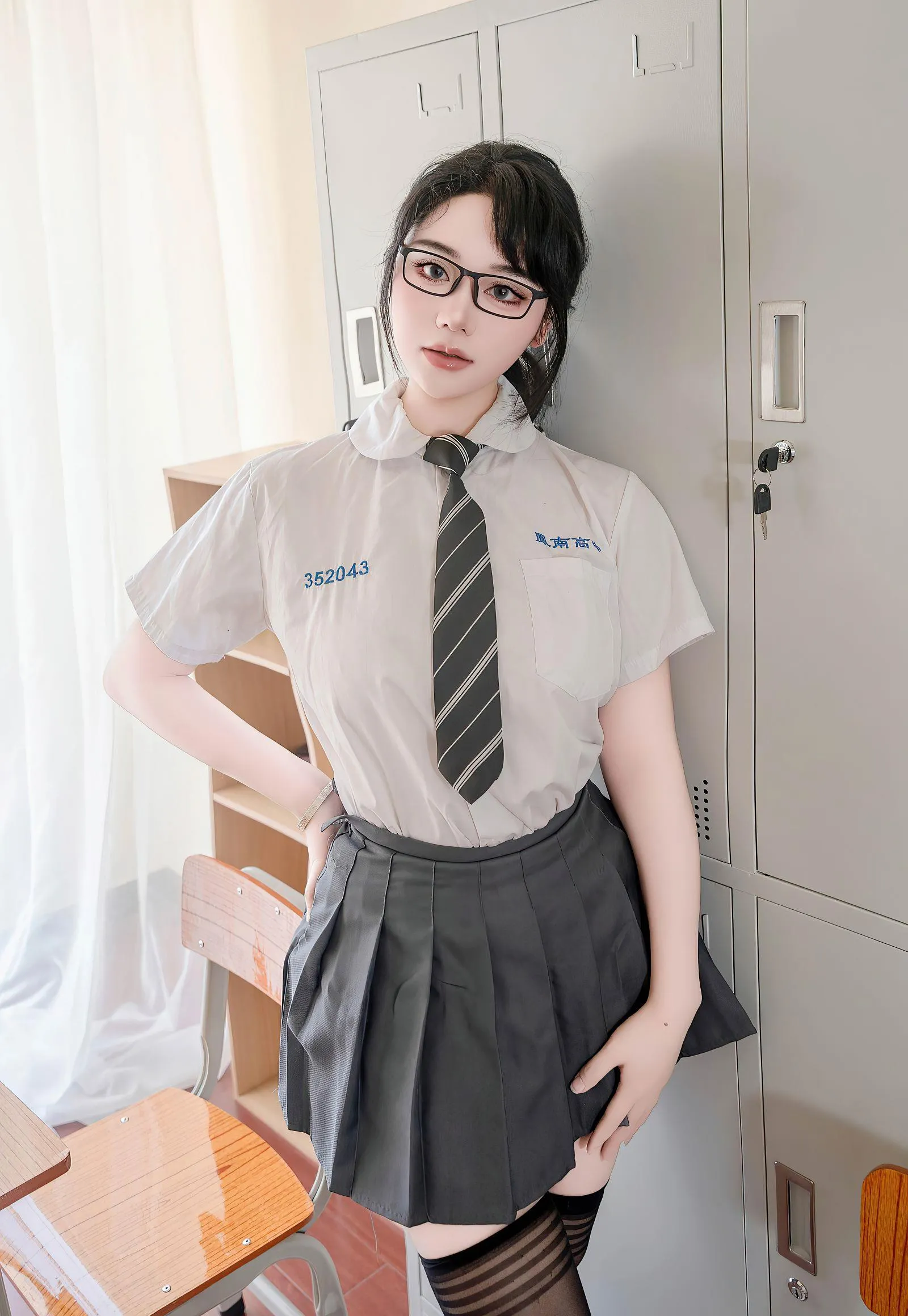 【XIUREN秀人网】 汐汐爱吃草莓 No.10530 2025.7.10 P.4