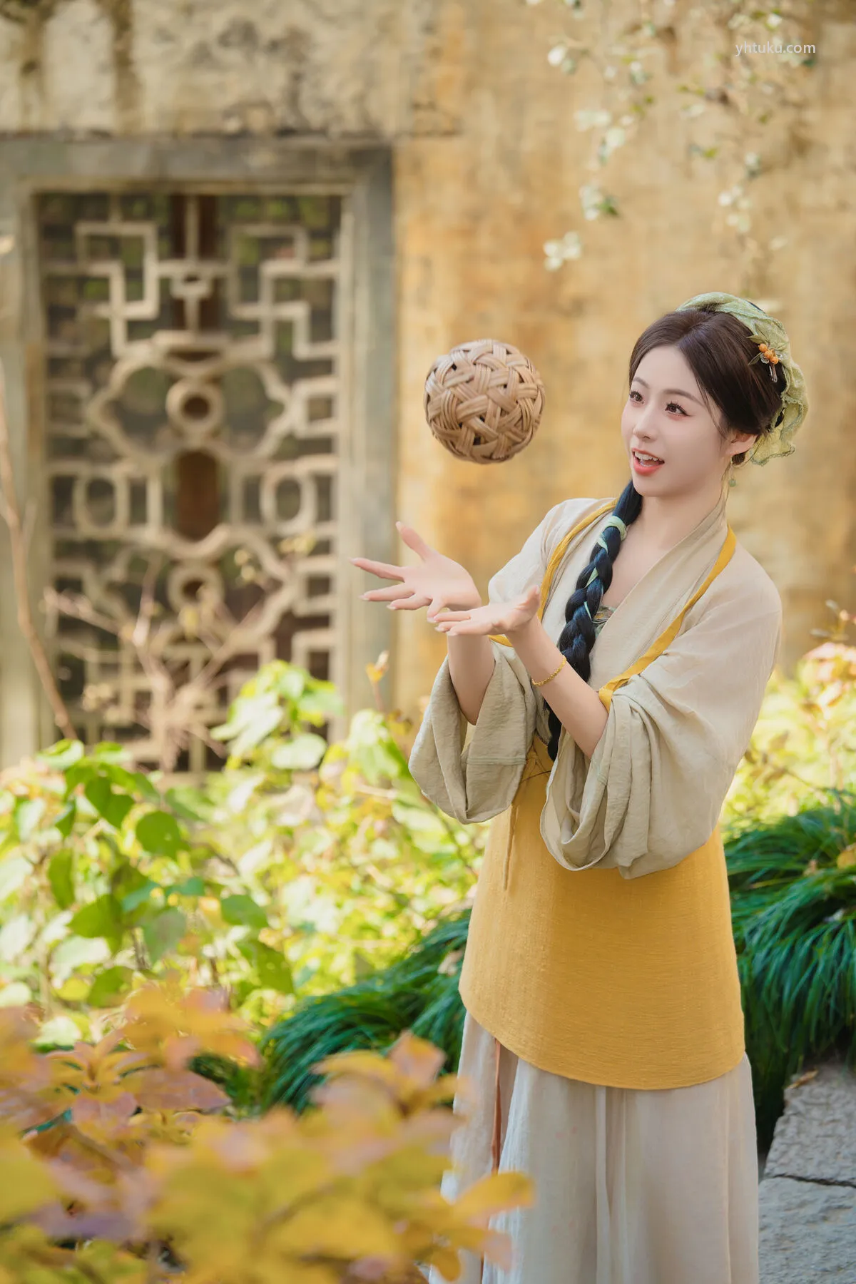 YiTuYu艺图语 No.8344 周婷 (16P) P.1