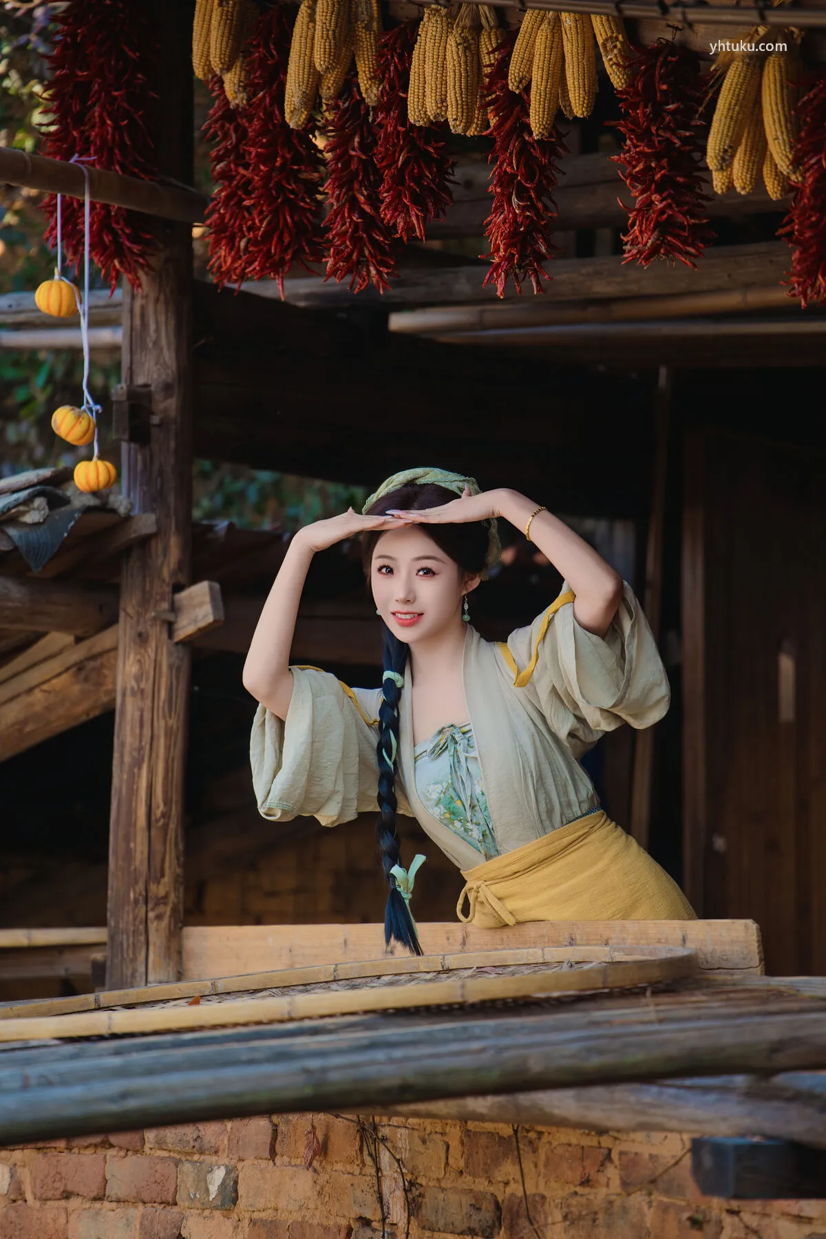 YiTuYu艺图语 No.8344 周婷 (16P) P.1