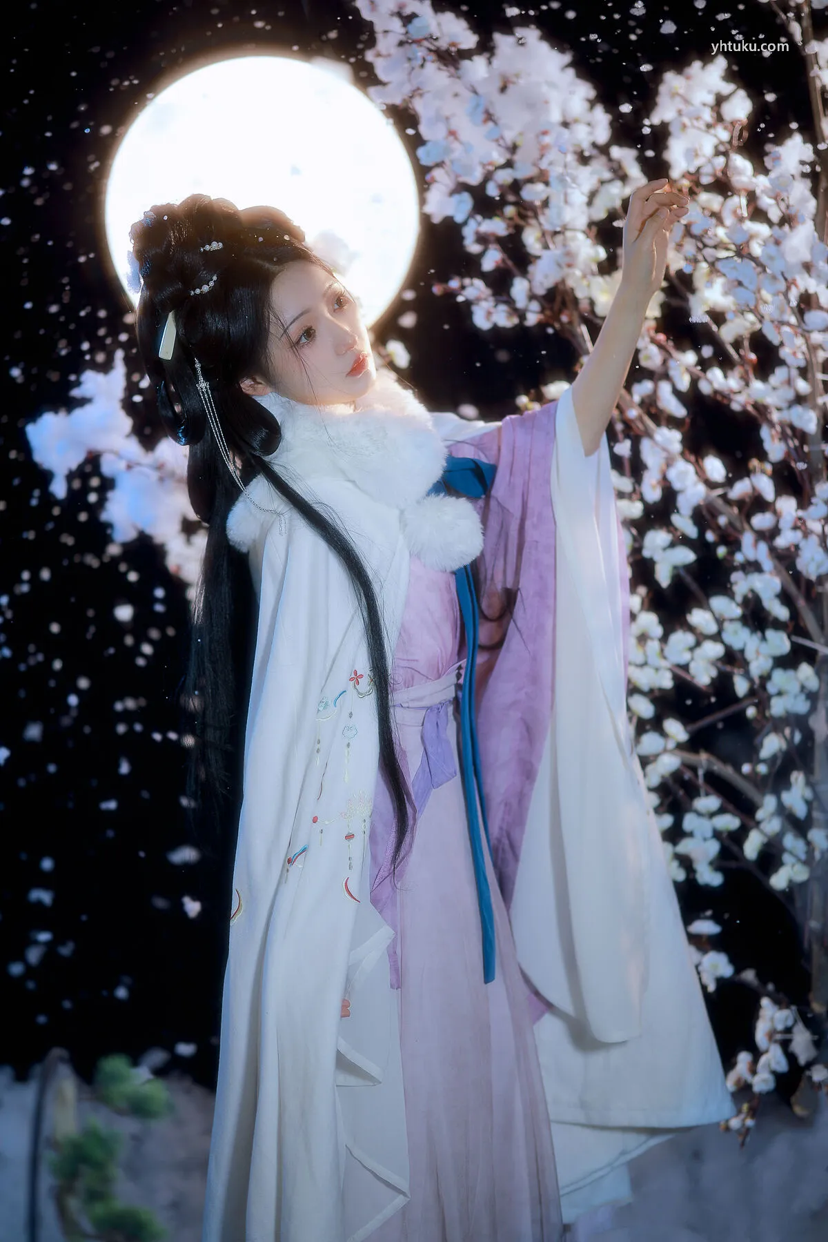 YiTuYu艺图语 No.8338 (23P) 是月月阿 P.2