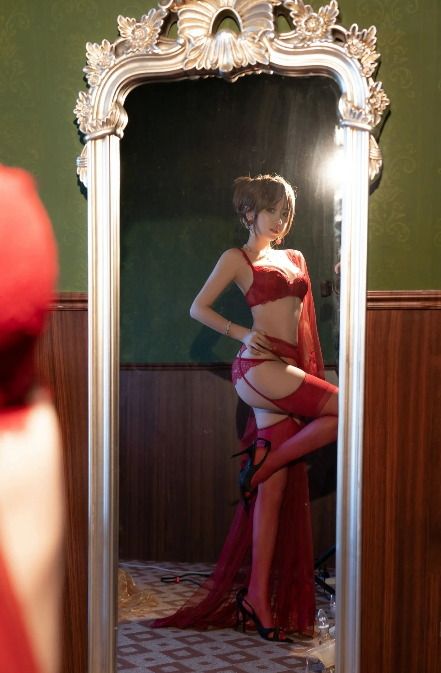 温柔小妈 过期米线线喵 cosplayer写真 P.1