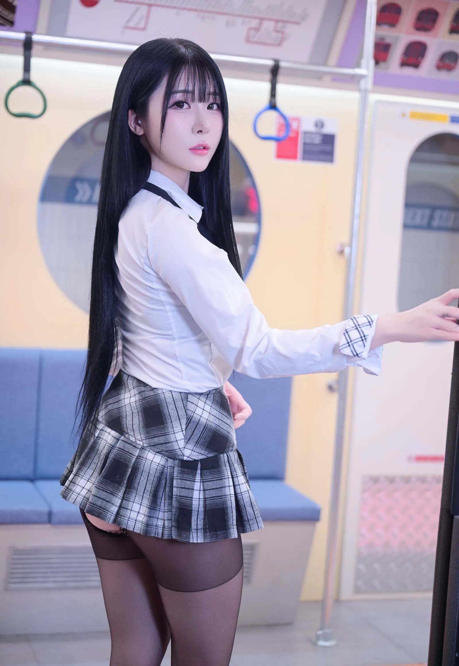 The No.111 Subway 【Bomi】 In Schoolgirl P.8