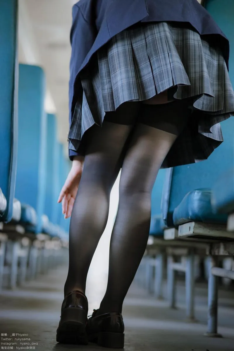 痴・女子校生2 火车jk Nyako喵子 【Cosplay】 P.5