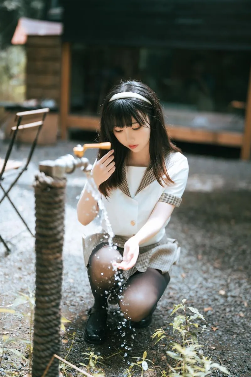【Cosplay】 黑丝露营JK 面饼仙儿 P.2
