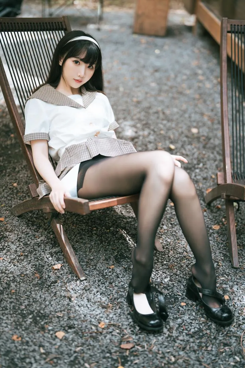 【Cosplay】 黑丝露营JK 面饼仙儿 P.4