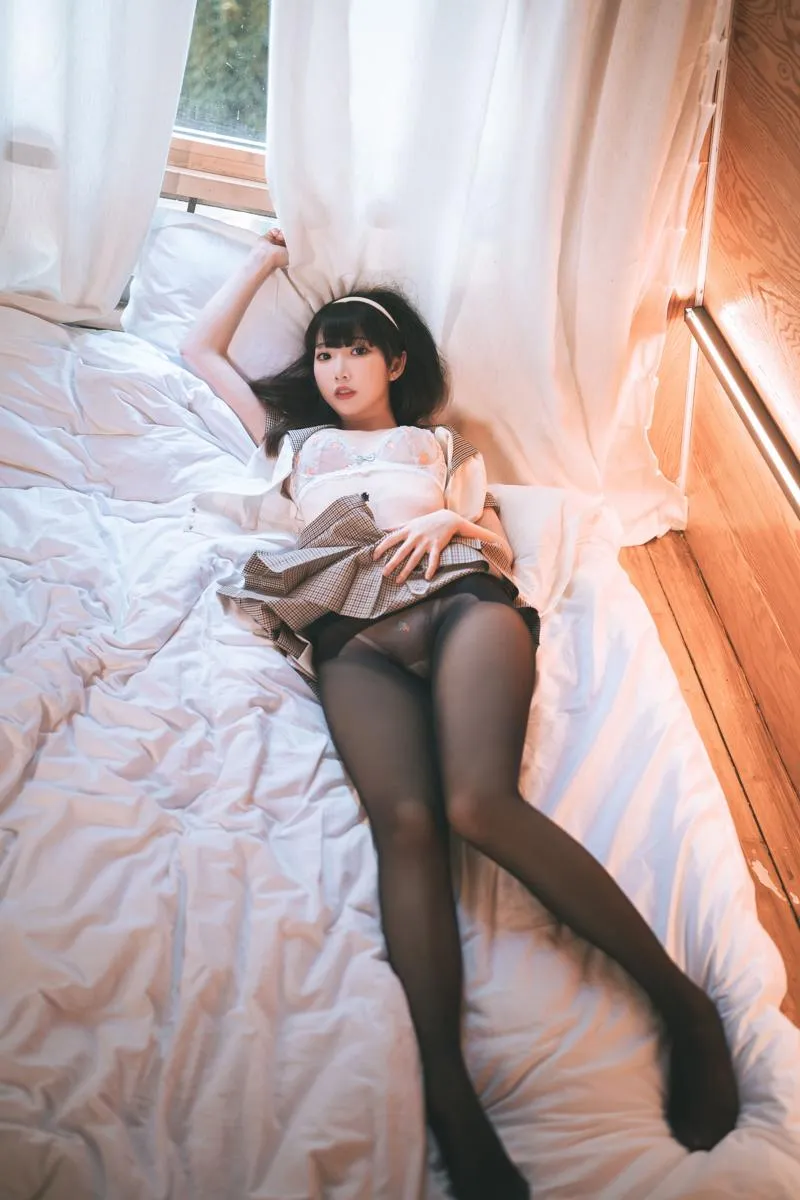 黑丝露营JK 面饼仙儿 【Cosplay】 P.6