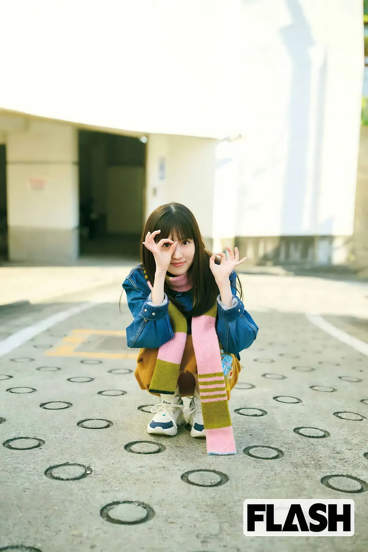 ( 松本日向福本莉子, 日本写真 FLASH 2025年4月1日号) 2025.4.1 P.3