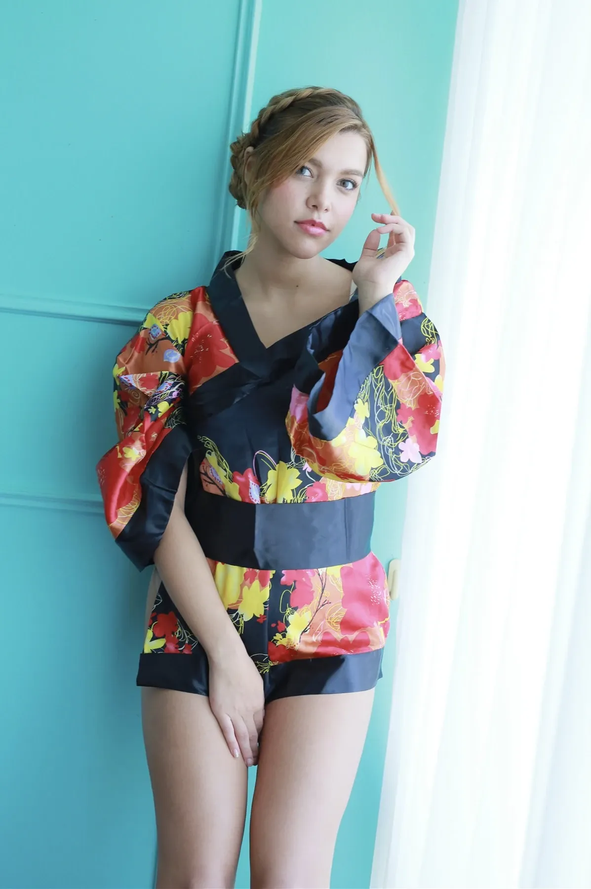 Nana Watson 』 Evolved 『Encantada.はじめまして Gravure 写真集 P.2