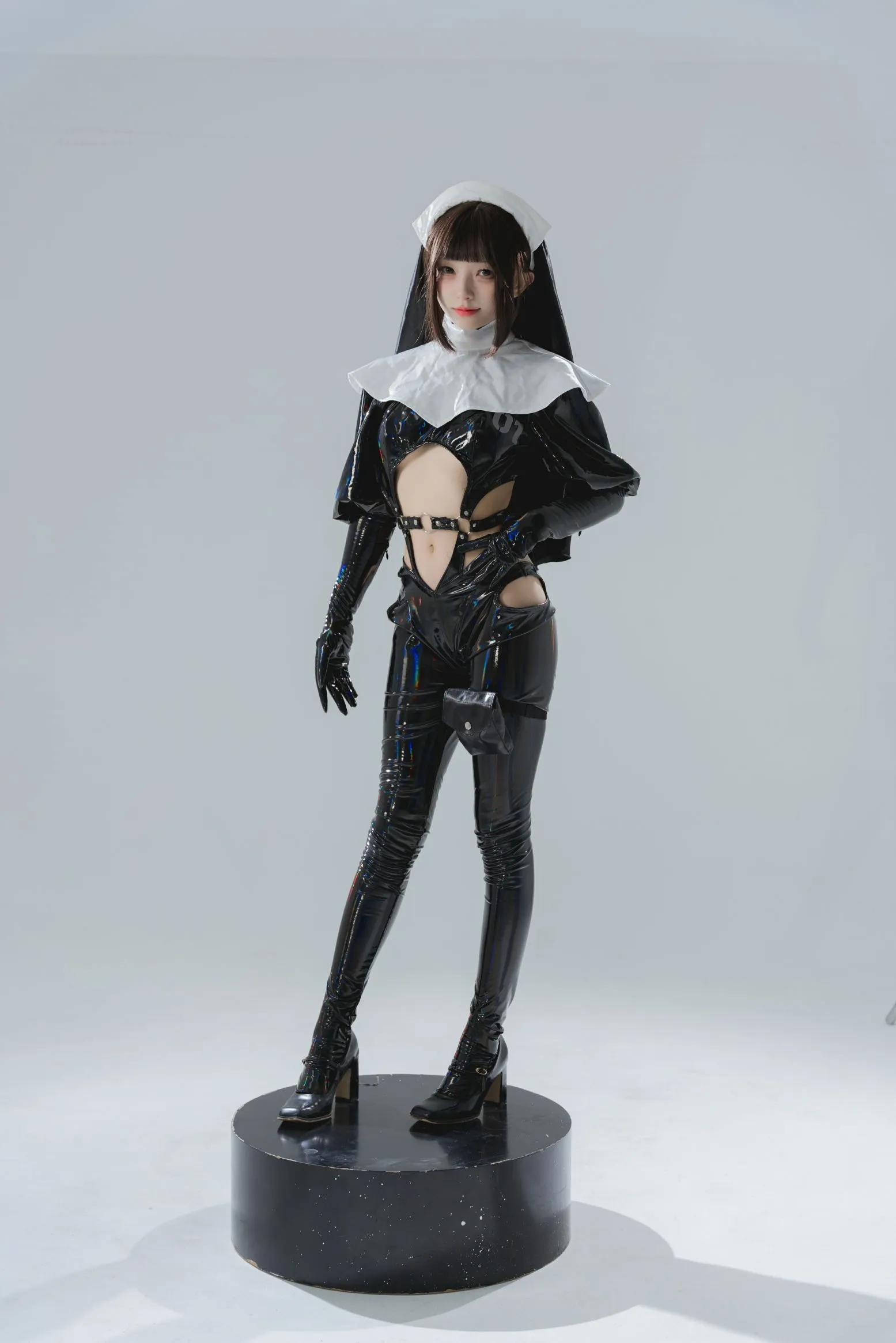 漆皮修女 花铃 cosplayer写真 P.1